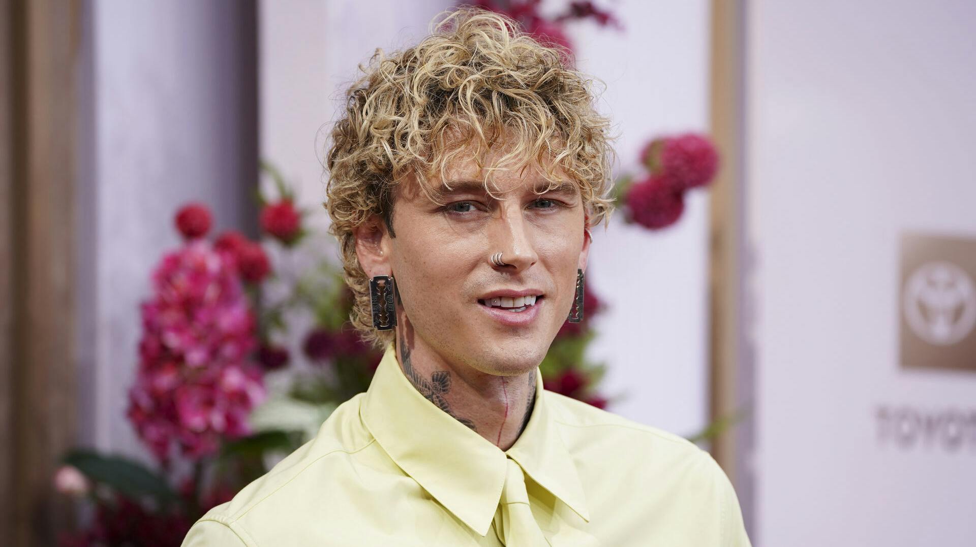 Machine Gun Kelly leverer endnu en omgang absurde udtalelser.