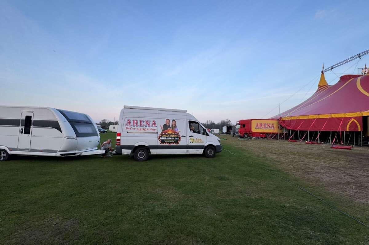 Her ses vognen bag Cirkus Arena-bilen, som Bubber og resten af cirkusholdet har rejst land og rige rundt med.