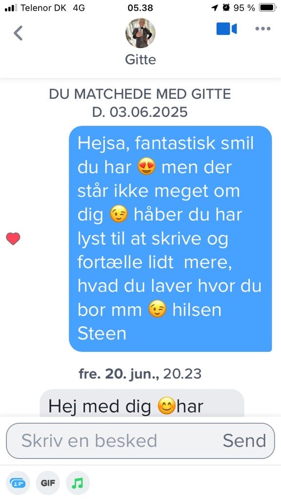 Den første besked fra Steen til Gitte, som blev sendt, mens Hotel Romantik rullede over de danske tv-skærme.