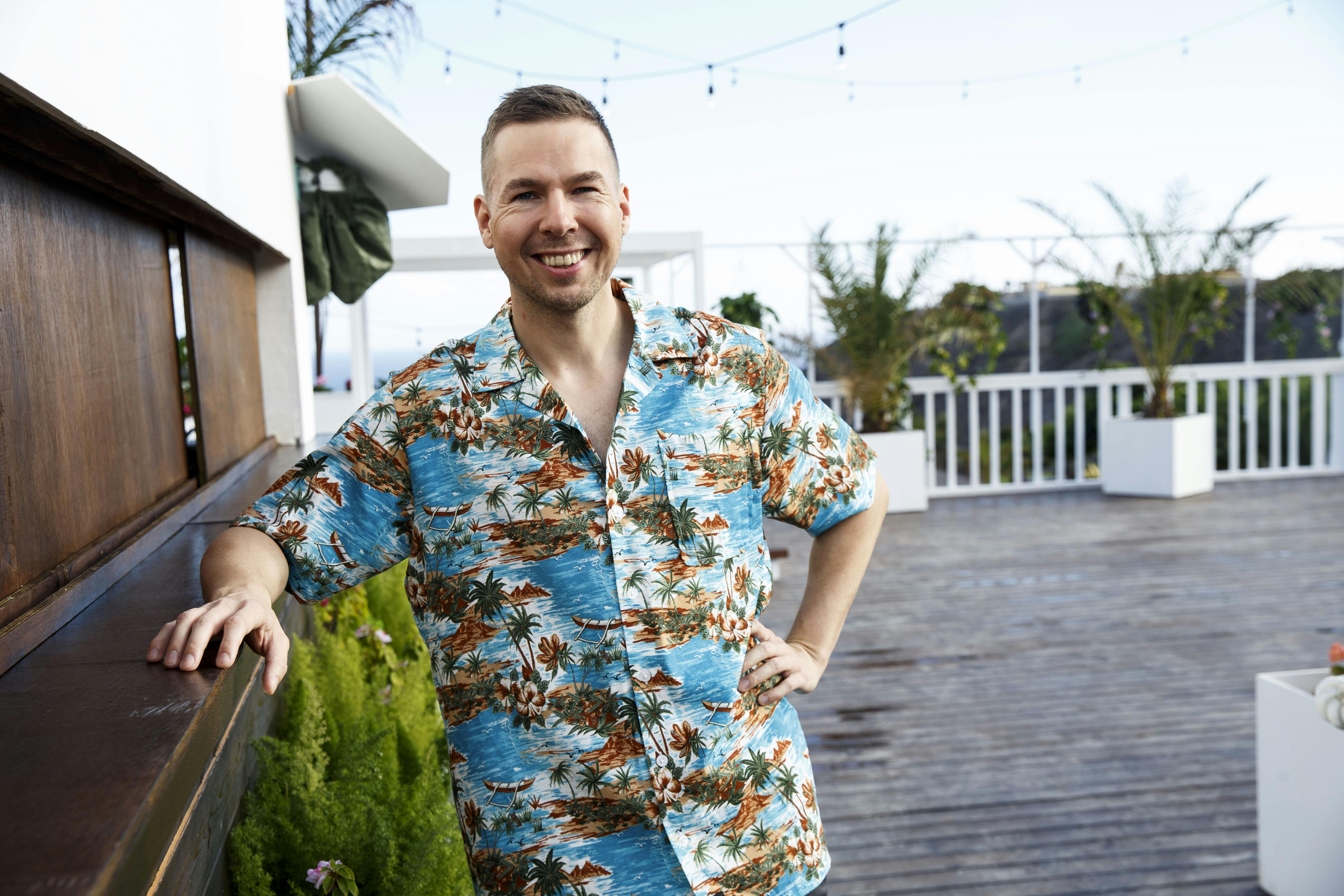 Dan Andersen hyggede sig med den kærlige roasting, han stod for i første sæson af "Love Island". - Man må gerne drille deltagerne, men man holder med dem og beskytter dem, og det tog jeg meget stolthed i.