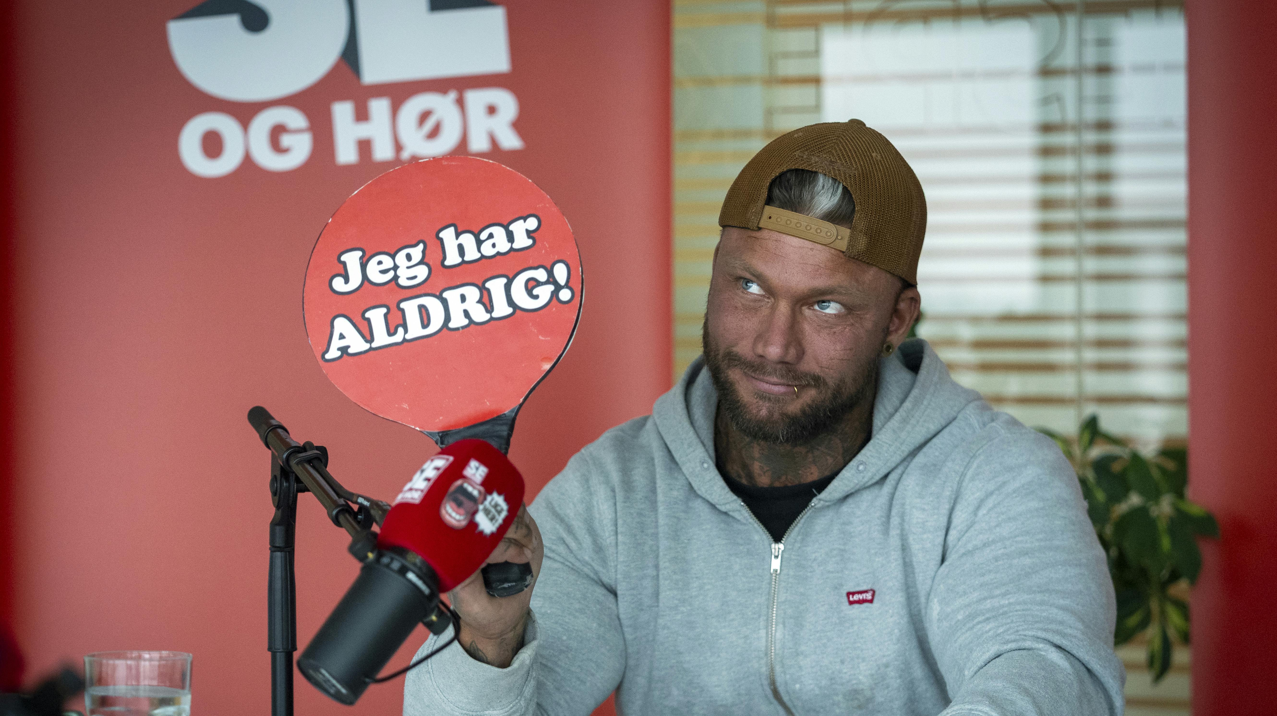 Hvor går grænsen egentlig for Simon "Smukke Simon" Iversen? Find ud af det herunder.