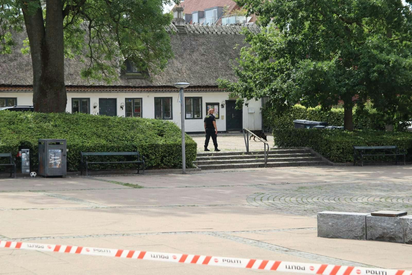 Knivslagsmålet fandt sted i nærheden af Brønshøj Skole. To personer er kommet til skade.