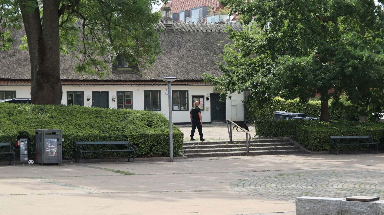 Knivslagsmålet fandt sted i nærheden af Brønshøj Skole. To personer er kommet til skade.