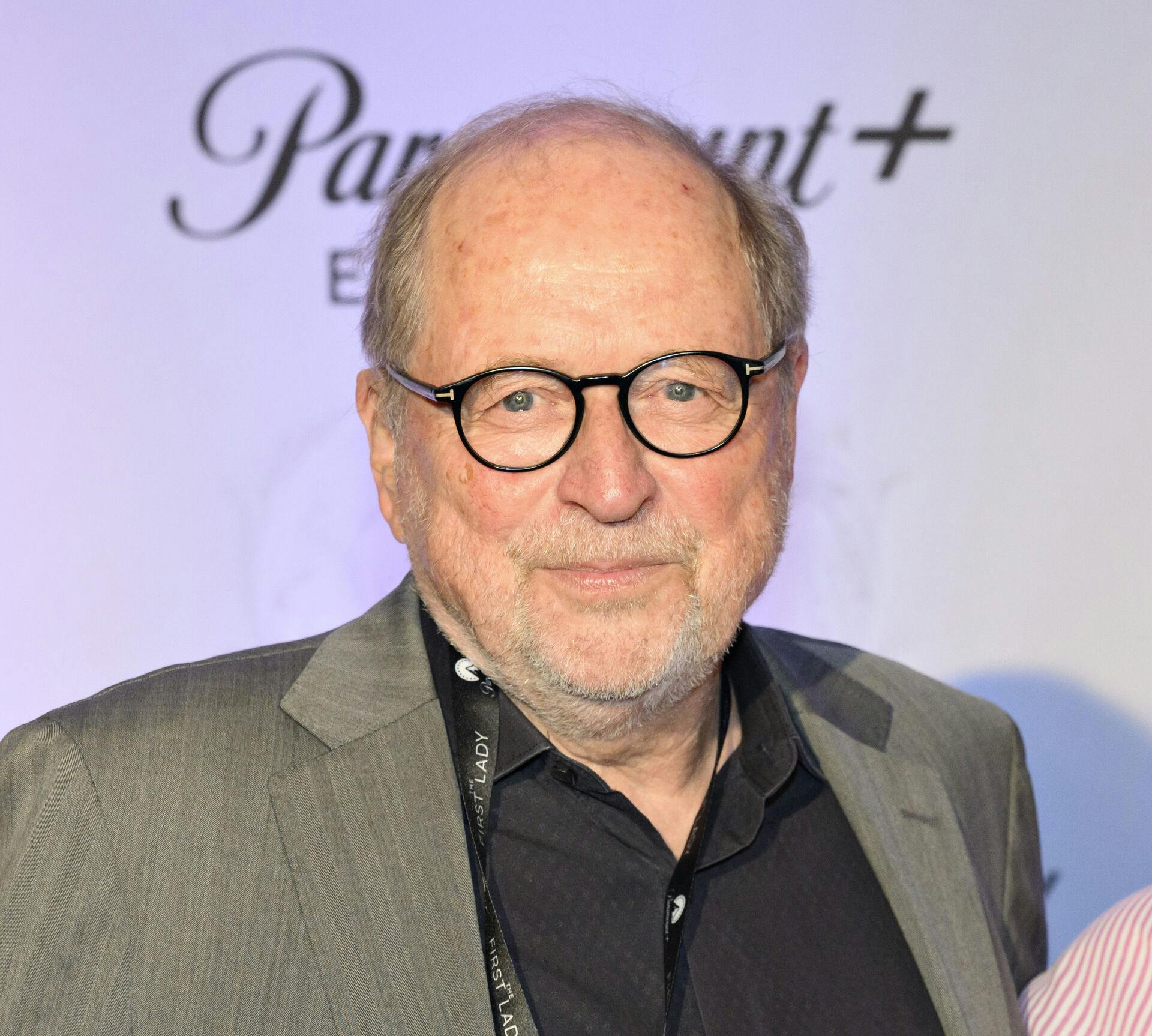 Steffen Gram er 75 år gammel og blev uddannet journalist i 1974.