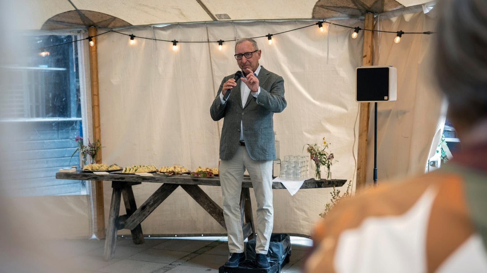 Finn Nørbygaard fejrede sit 50-års jubilæum med nyheden om, at der gemmer sig en ny kvinde i hans liv.