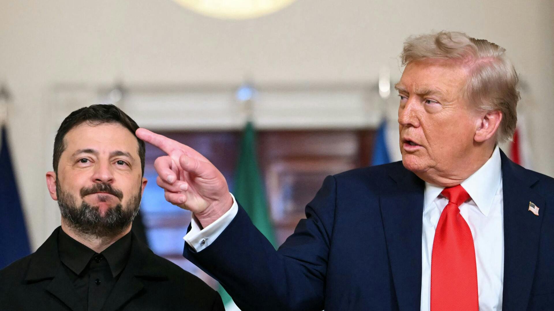 Ukraines præsident Volodymyr Zelensky og USA’s præsident Donald Trump i Cross Hall i Det Hvide Hus i Washington den 18. august 2025.