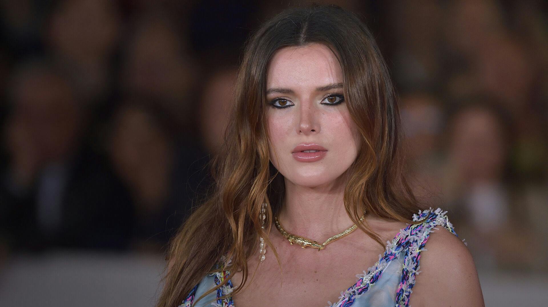 Bella Thorne er blevet forlovet - selvom hun sådan set allerede var det i forvejen.
