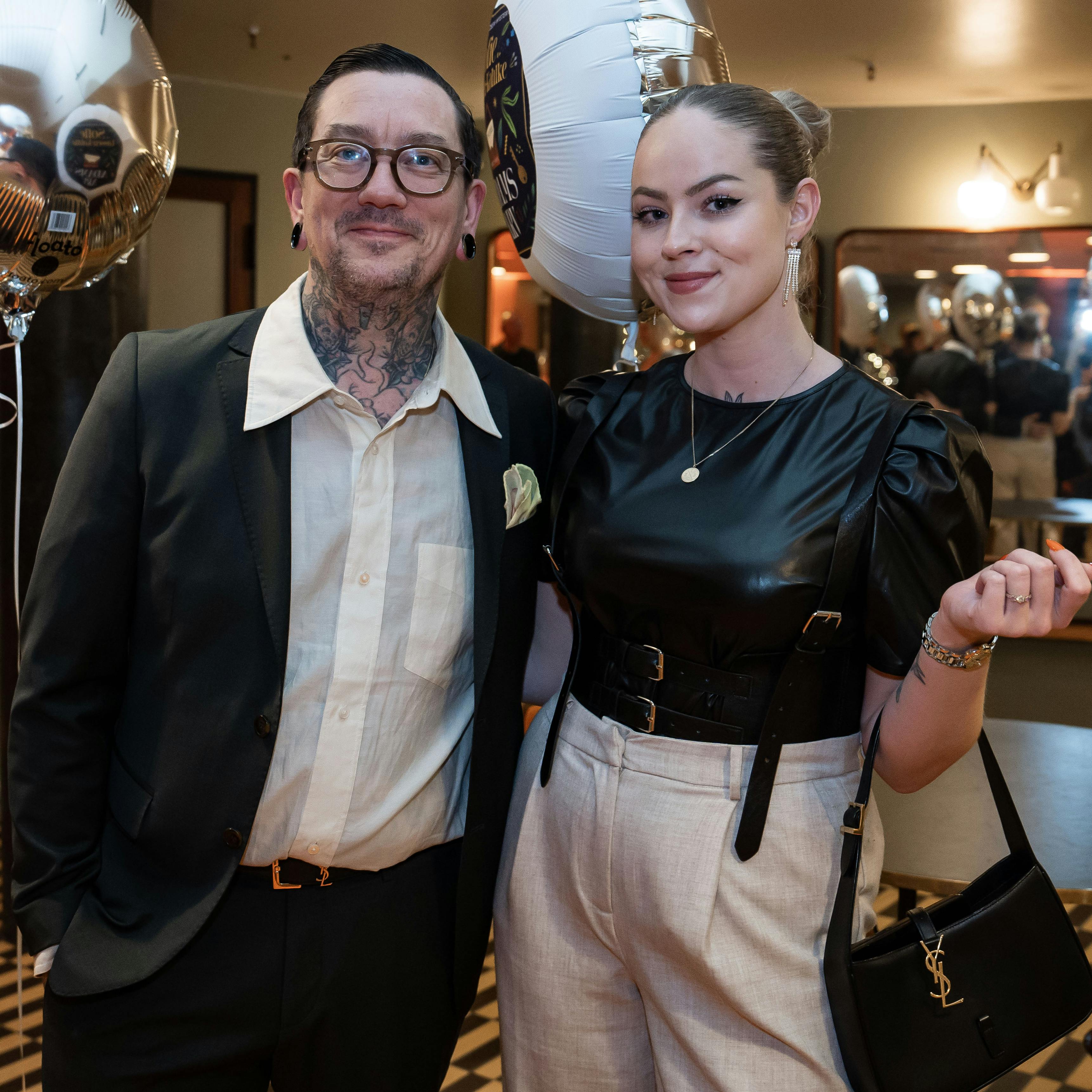 Morten Spangsvig har glemt at aflevere regnskaber, og det går ud over hans tre selskaber, som er under tvangsopløsning. Et af selskaberne, Rue 8, var ellers Morten og Simone Spangsvigs nye tøjbrand-eventyr.