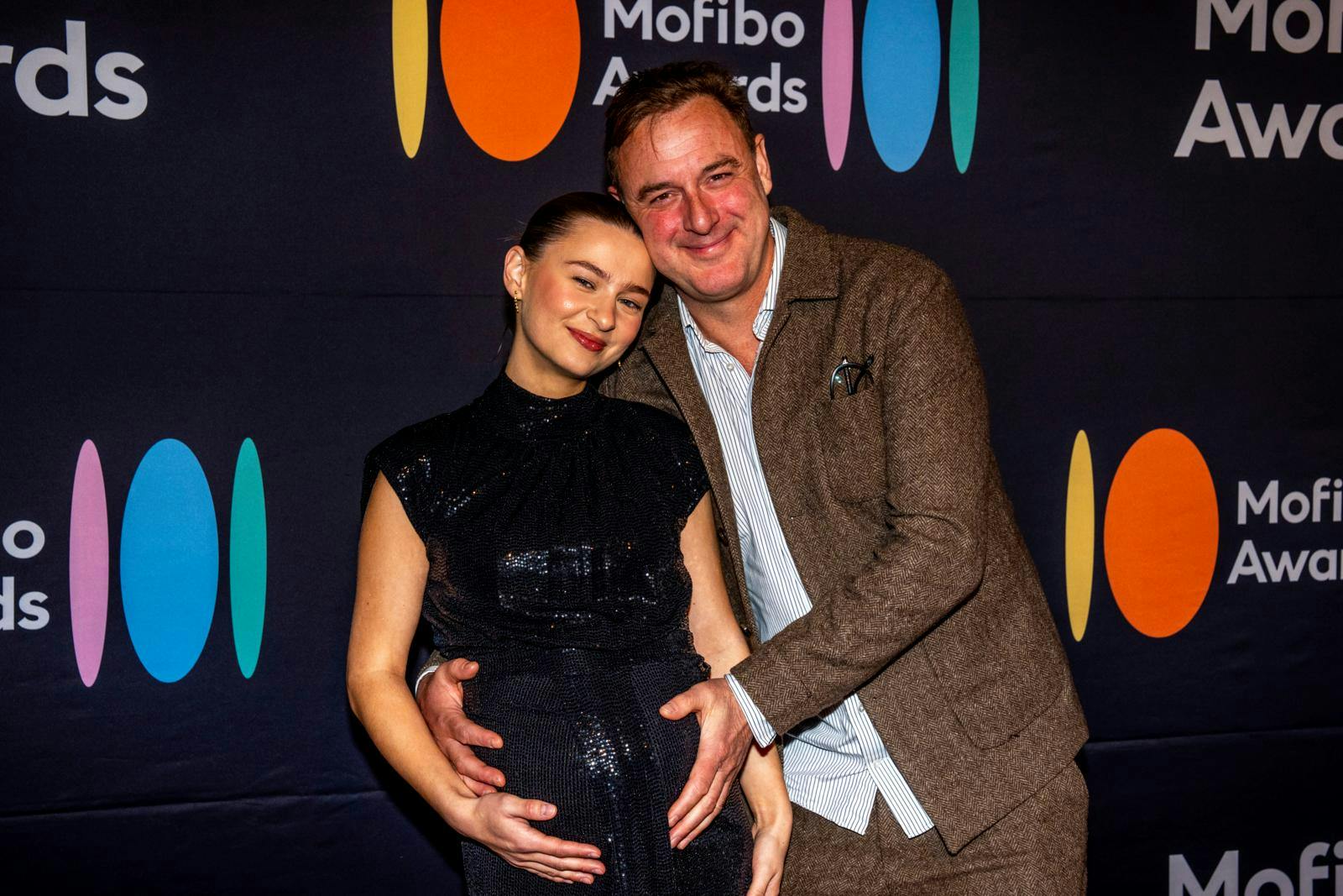 Jakob Olrik og Astrid Lund Johansen fotograferet sammen, inden hun fødte parrets andet barn. 