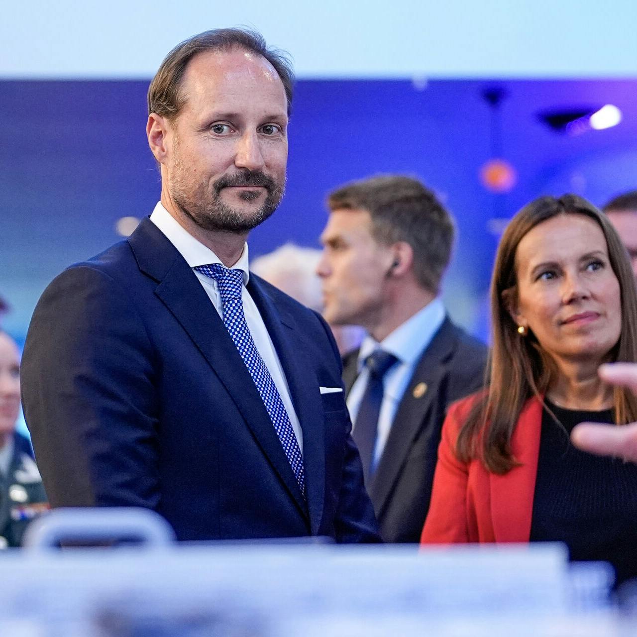 Kronprins Haakon var en mand af få ord, da han til fiskeopdrætsmessen Aqua Nor reagerede på papsøn Marius Borg Høibys alvorlige tiltaler.