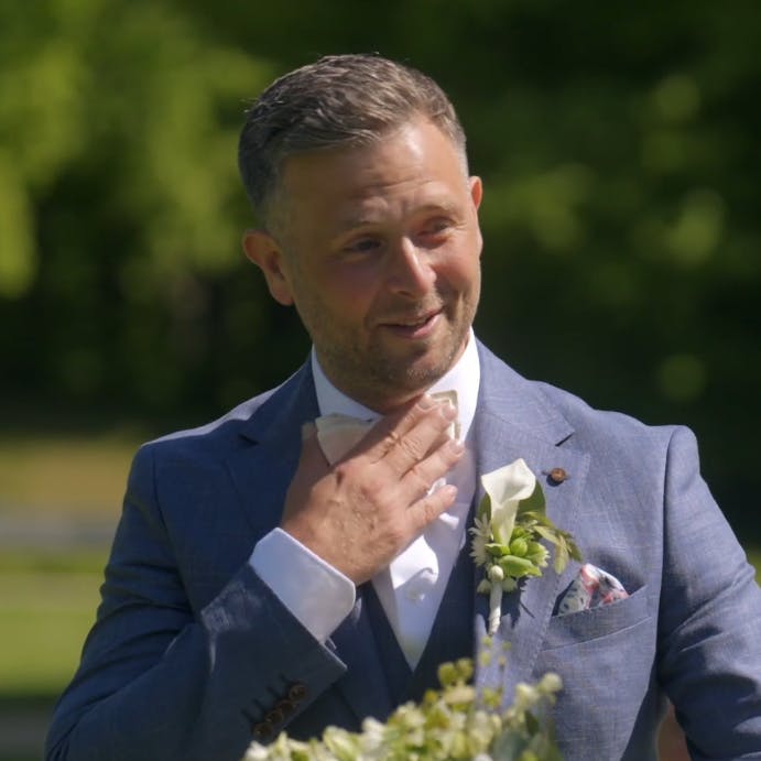 Lasse har sommerfugle i maven, lige fra han møder Dorthe første gang.