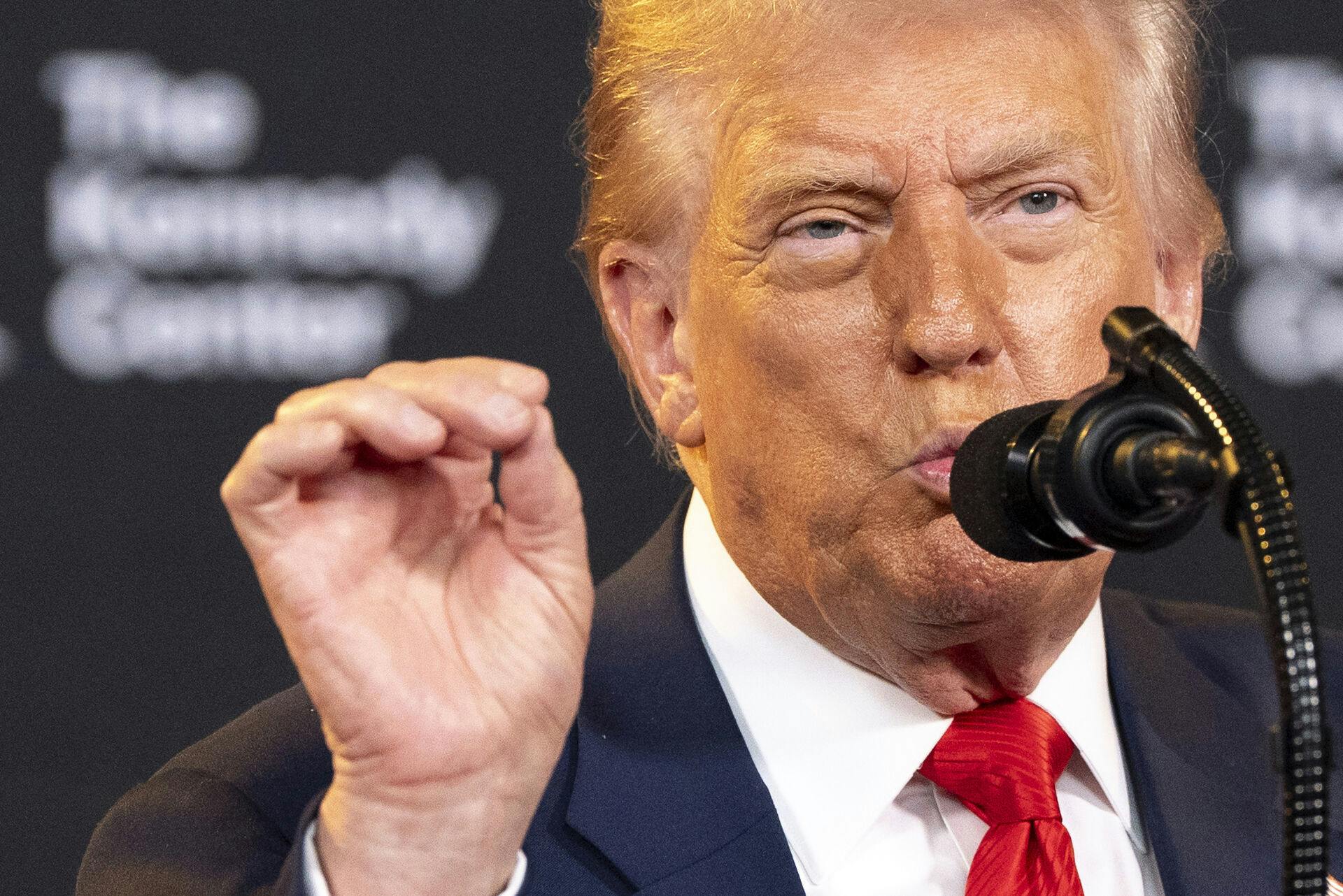 Donald Trump er allerede en erfaren TikTok-bruger med sin personlige konto, hvor flere end 15 millioner følger hans opslag. Men nu kommer hans Hvide Hus også ud på mediet.