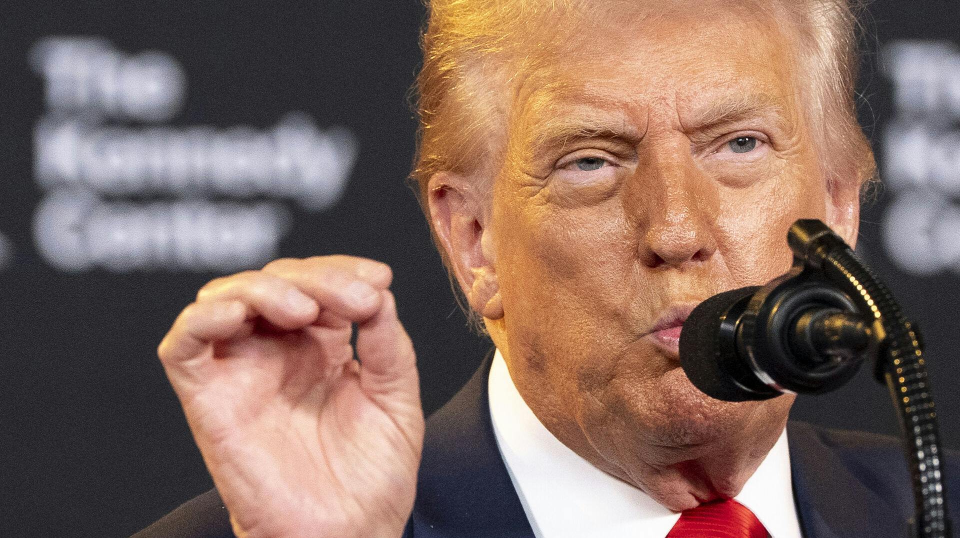 Donald Trump er allerede en erfaren TikTok-bruger med sin personlige konto, hvor flere end 15 millioner følger hans opslag. Men nu kommer hans Hvide Hus også ud på mediet.