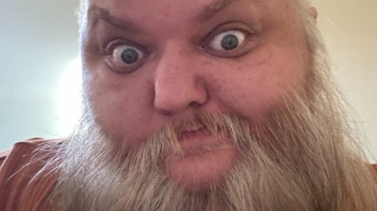 John Crawley, der er kendt som Kingbeardx, er død i en alder af kun 47 år.