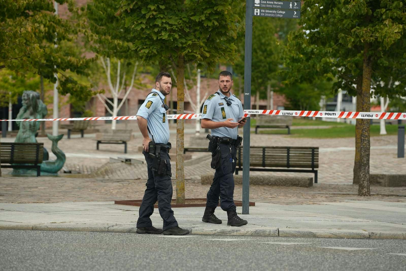 Det er et stort område ved banegården, som er spærret.
