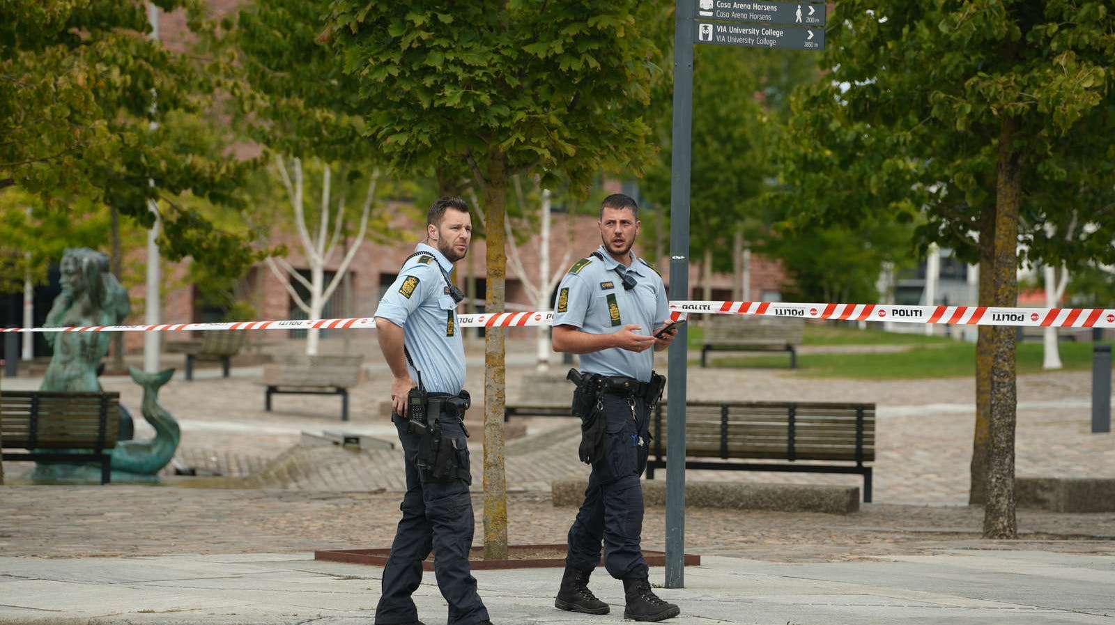 Det er et stort område ved banegården, som er spærret.