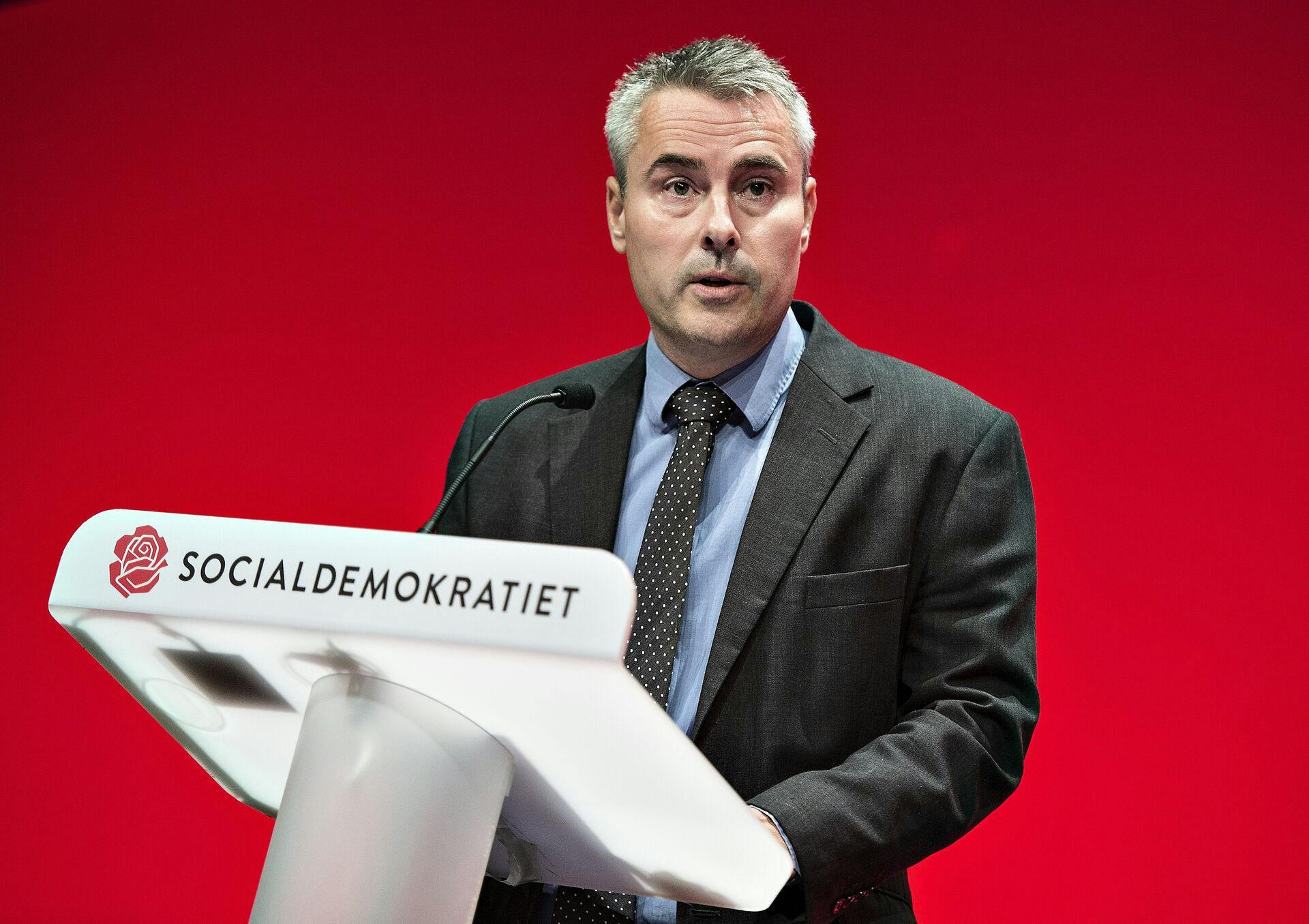 Henrik Sass Larsen må vente indtil 1. september, før sagen bliver afgjort.