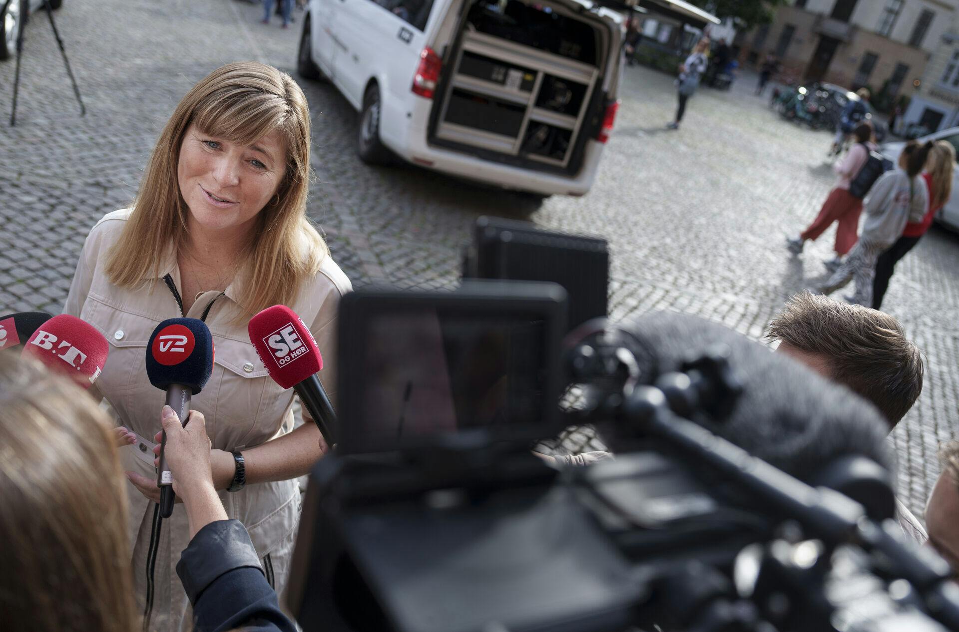 Forsvarsadvokat Berit Ernst tog sig god tid til at tale med pressen, før sagen torsdag gik i gang.