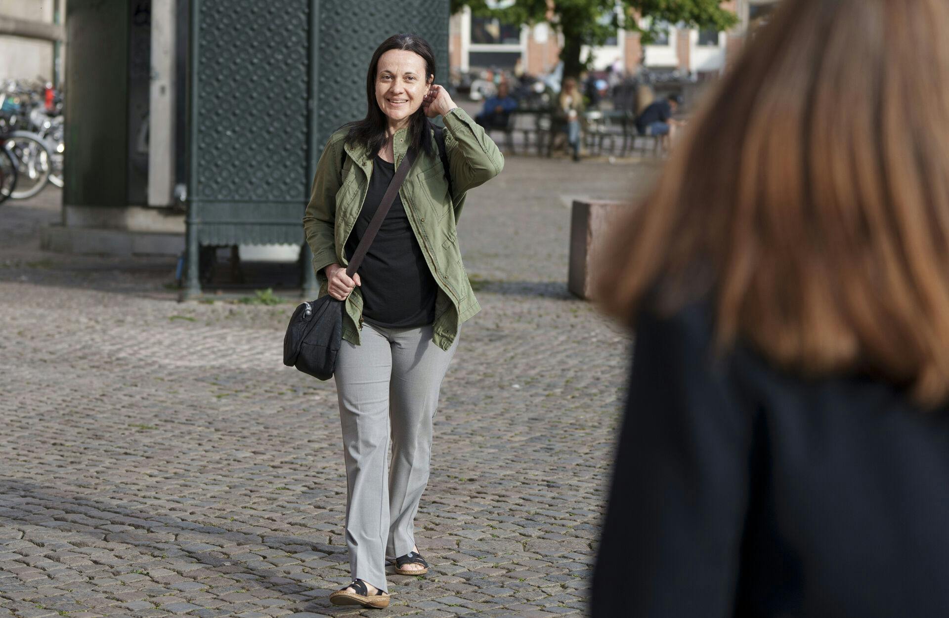 Anklager Maria Cingari ankom torsdag til retssagen mod den tidligere socialdemokratiske minister Henrik Sass Larsen, men havde modsat hans forsvarer meget lidt at sige om sagen.