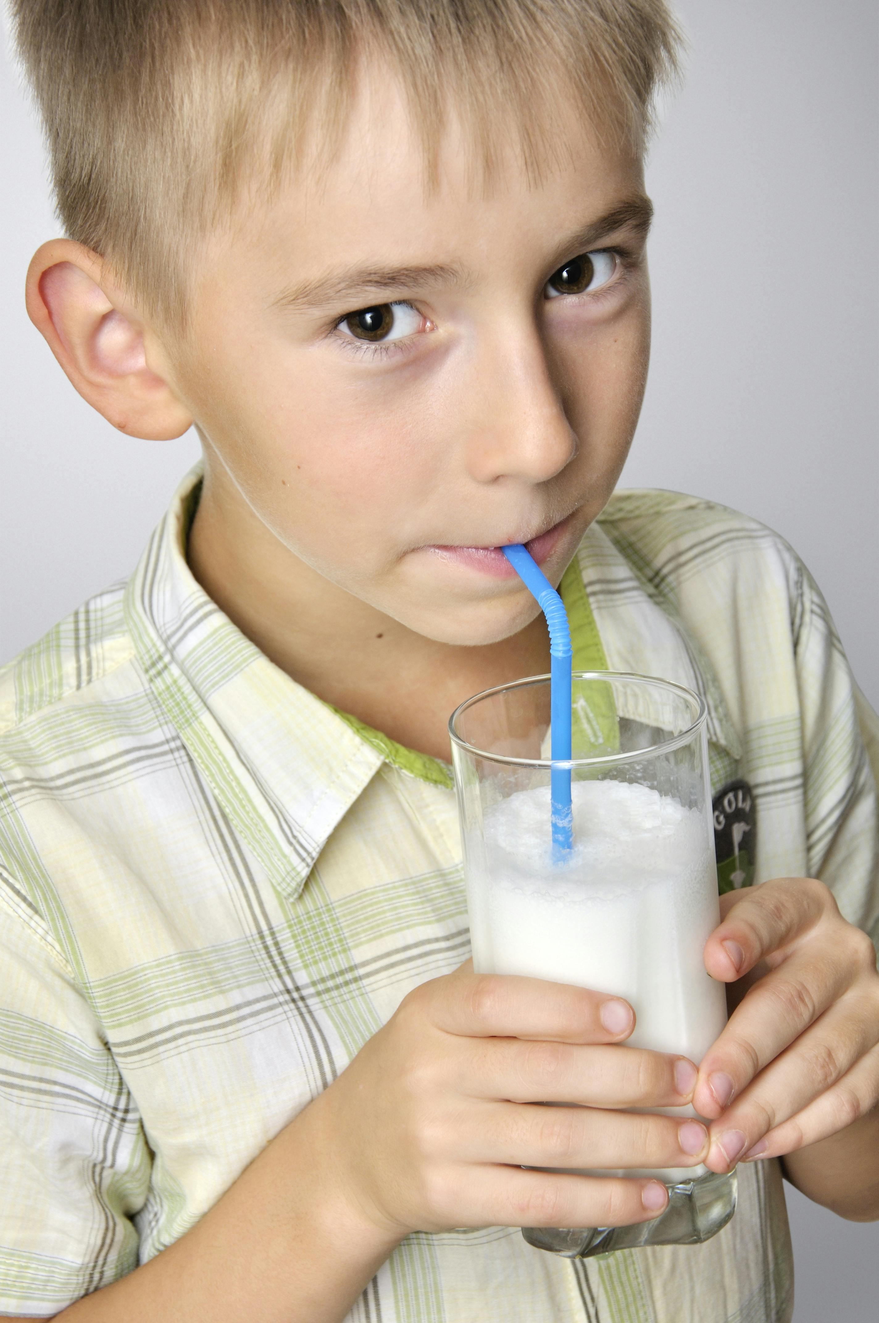 Du kan lige så godt tage et glas mælk, hvis du er under 16 år i Norge. For her er det snart slut med energidrik i glasset.