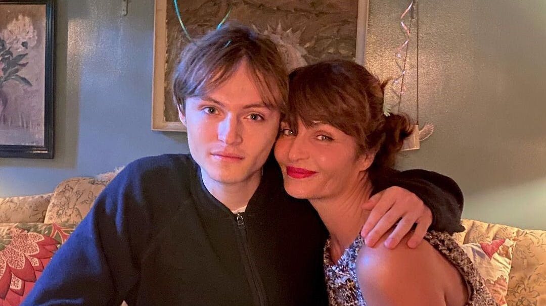 Helena Christensen og sønnen Mingus Reedus. Sønnen er blevet anholdt for overfald.