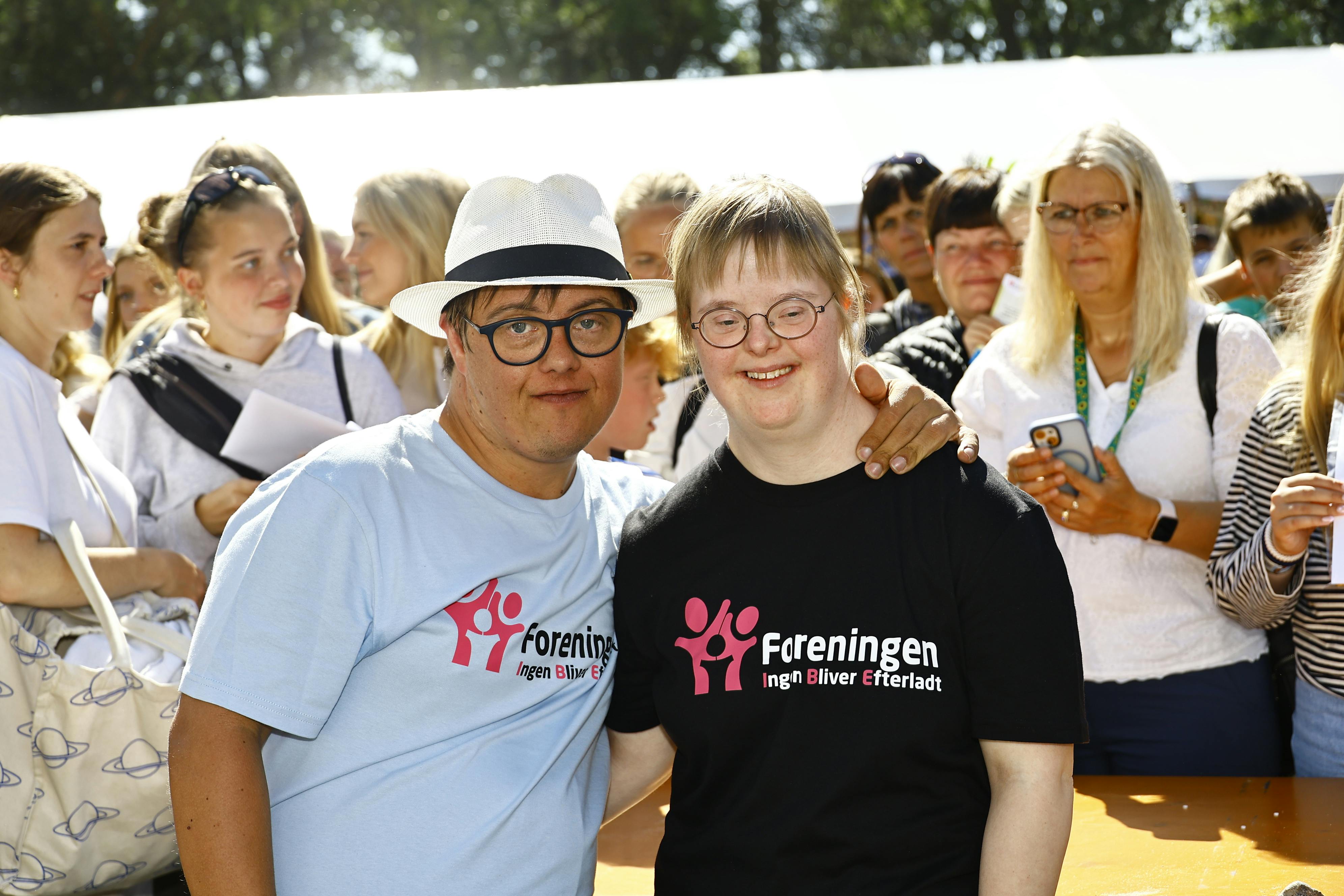 Opgave: ”Ups, vi er voksne” holder deres årlige basar, hvor de sælger malerier og genbrugsting for at samle ind til deres nye bosted.Tid og sted: Søndag den 24 august kl. 13-17.00 på Femøren.