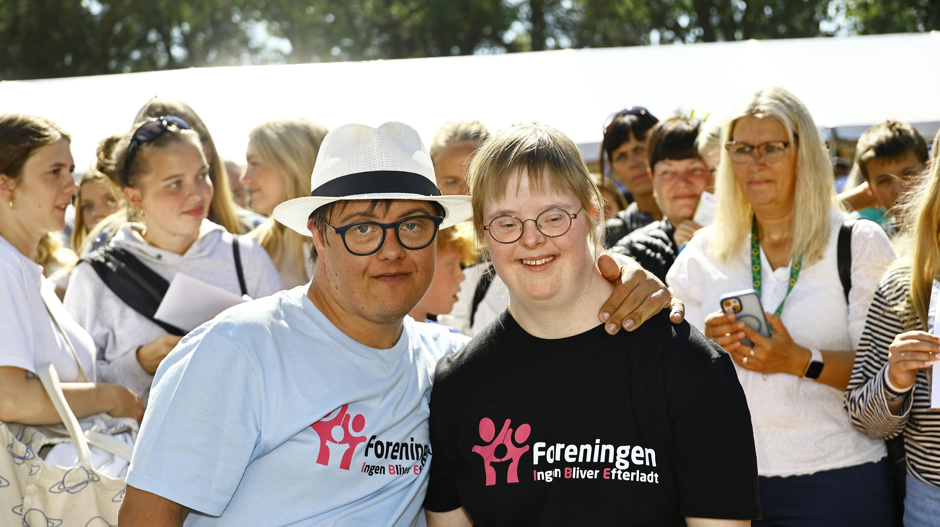 Opgave: ”Ups, vi er voksne” holder deres årlige basar, hvor de sælger malerier og genbrugsting for at samle ind til deres nye bosted.Tid og sted: Søndag den 24 august kl. 13-17.00 på Femøren.