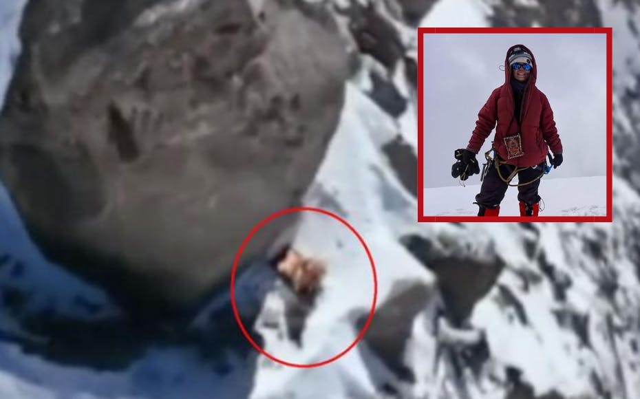 En 47-årig kvindelig bjergbestiger er blevet efterladt i live på en snedækket bjergside i 7.315 meters højde. Hun er i live, men umulig at redde ned, lyder meldingen fra myndighederne