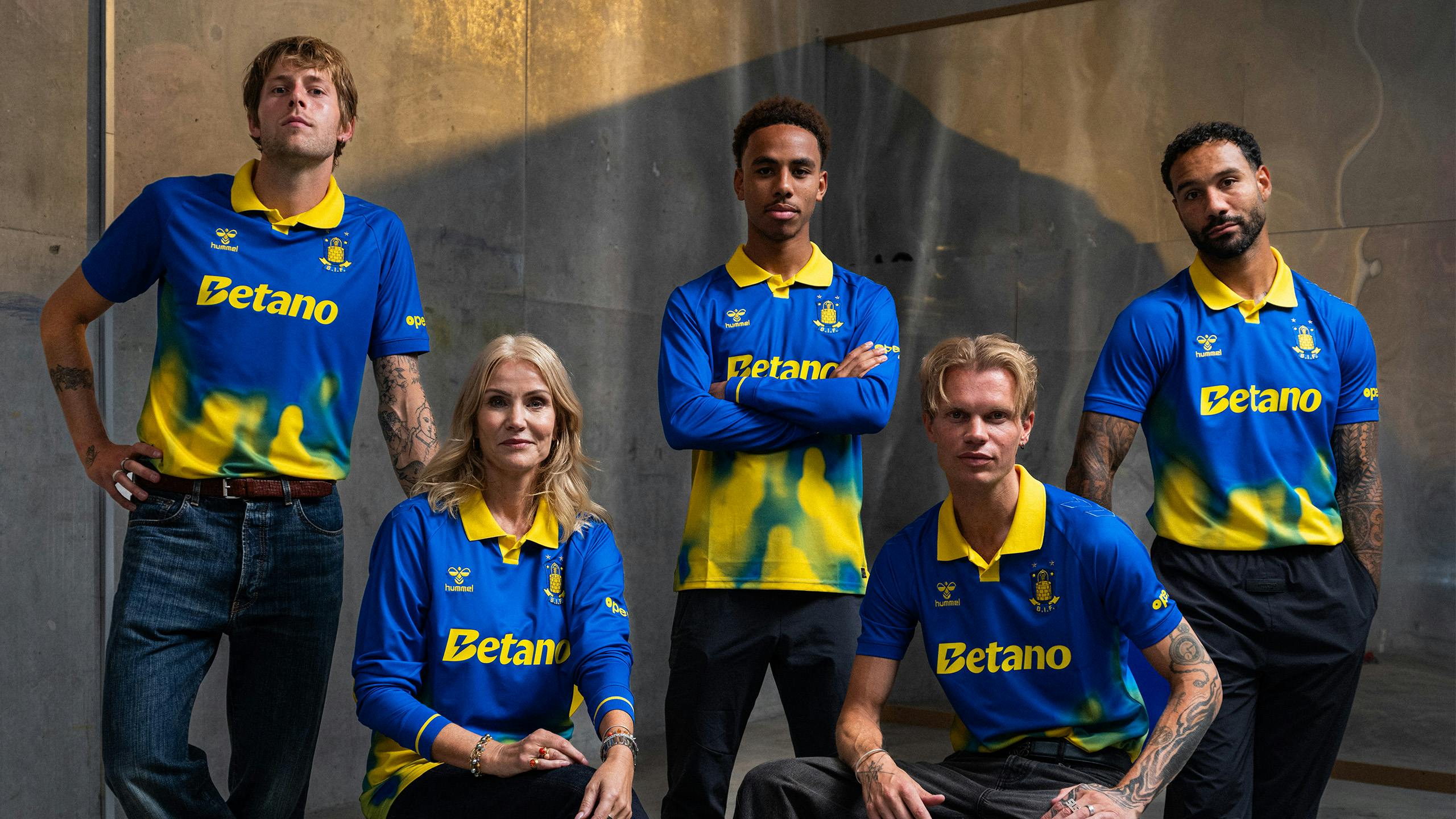 Helle Thorning-Schmidt og Soeren Le Schmidt har i samarbejde designet den nye Brøndby-trøje.&nbsp;