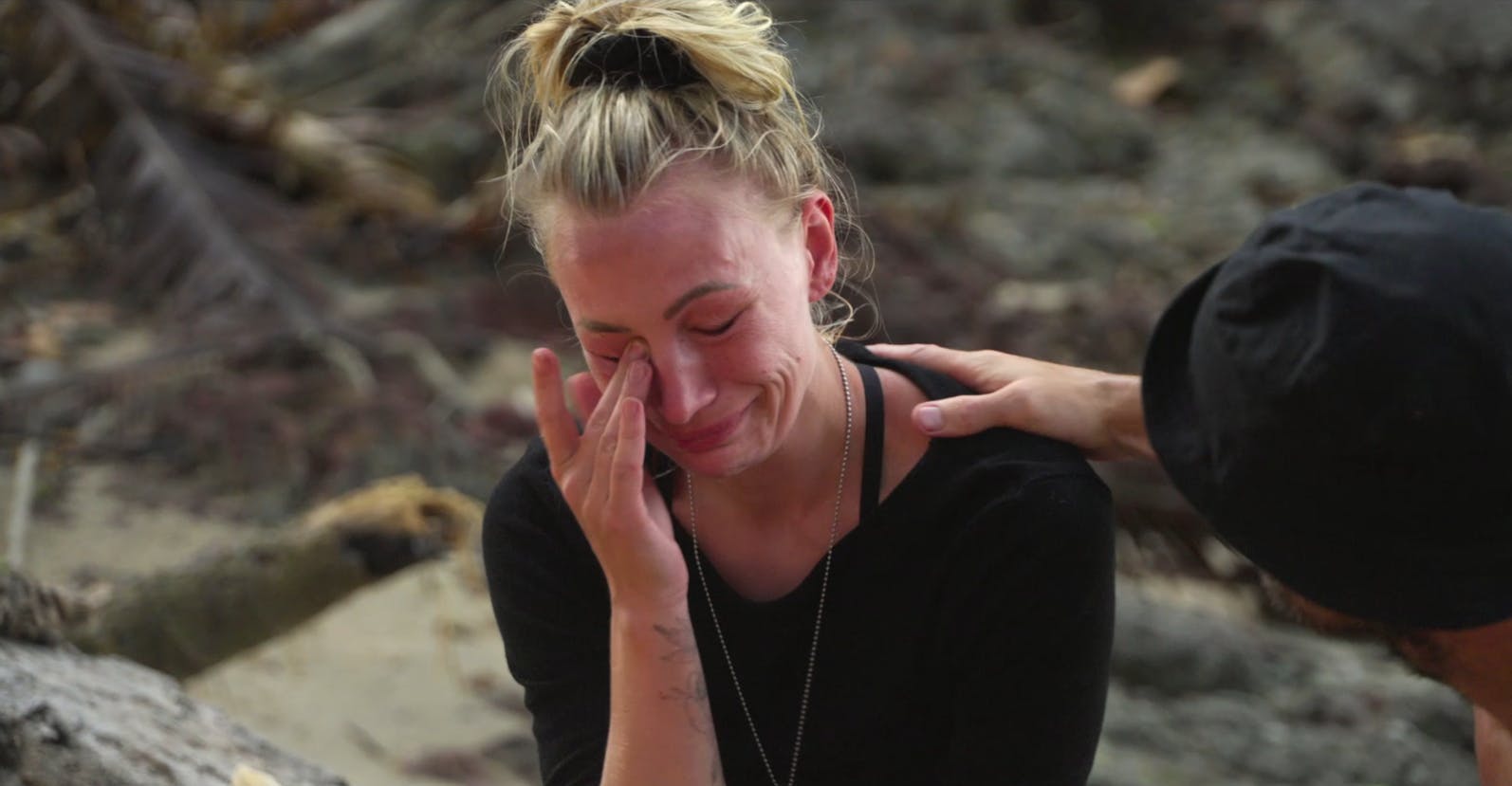 Kira Smed, som er kendt fra realityprogrammet "True Love", er en af flere deltagere, der græder i teaseren for sæson 26 af "Robinson Ekspeditionen".