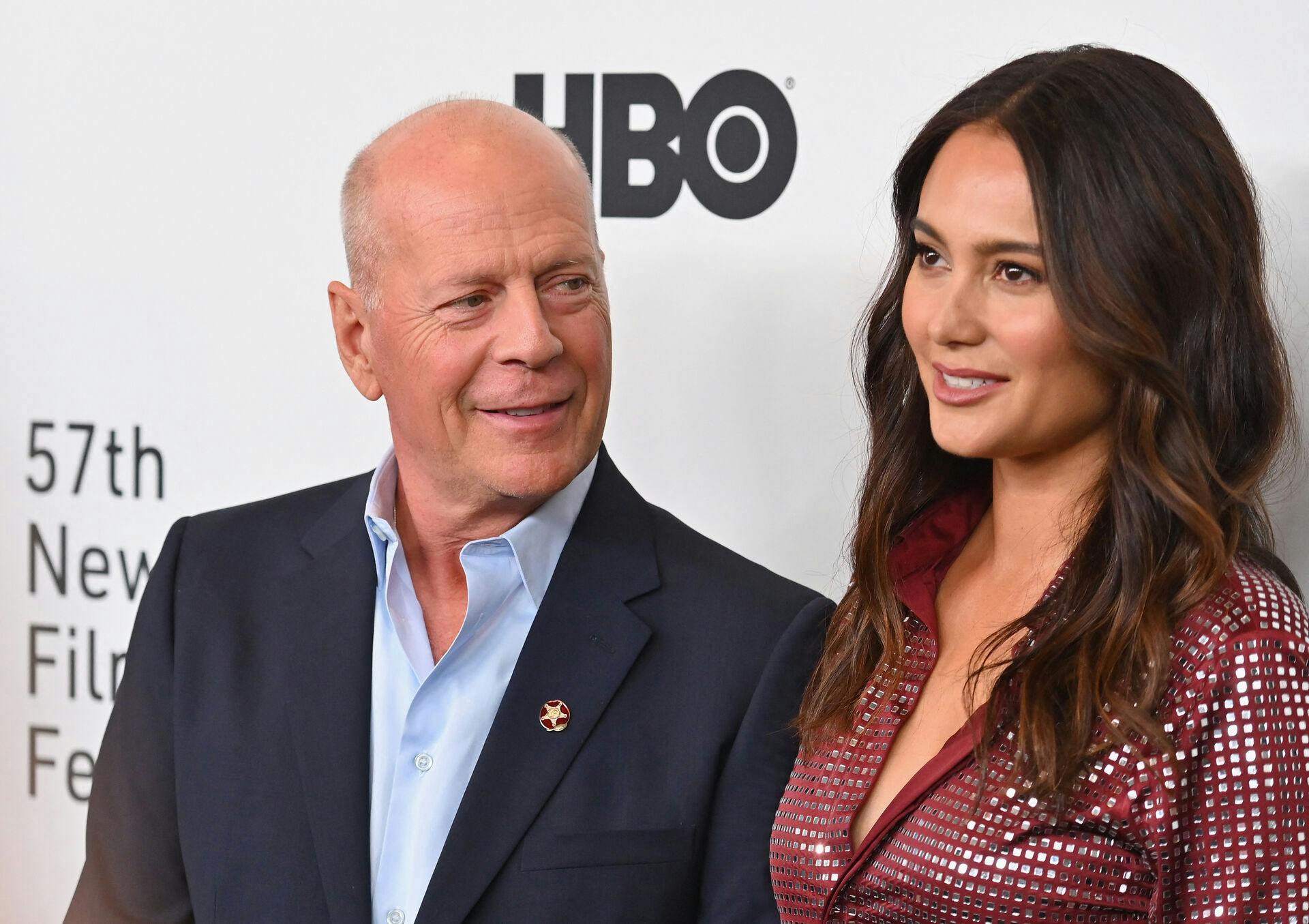 Bruce Willis og Emma Heming Willis sammen på den røde løber i 2019. 