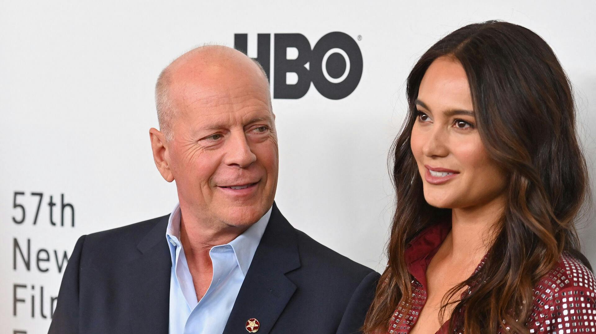 Bruce Willis og Emma Heming Willis sammen på den røde løber i 2019.