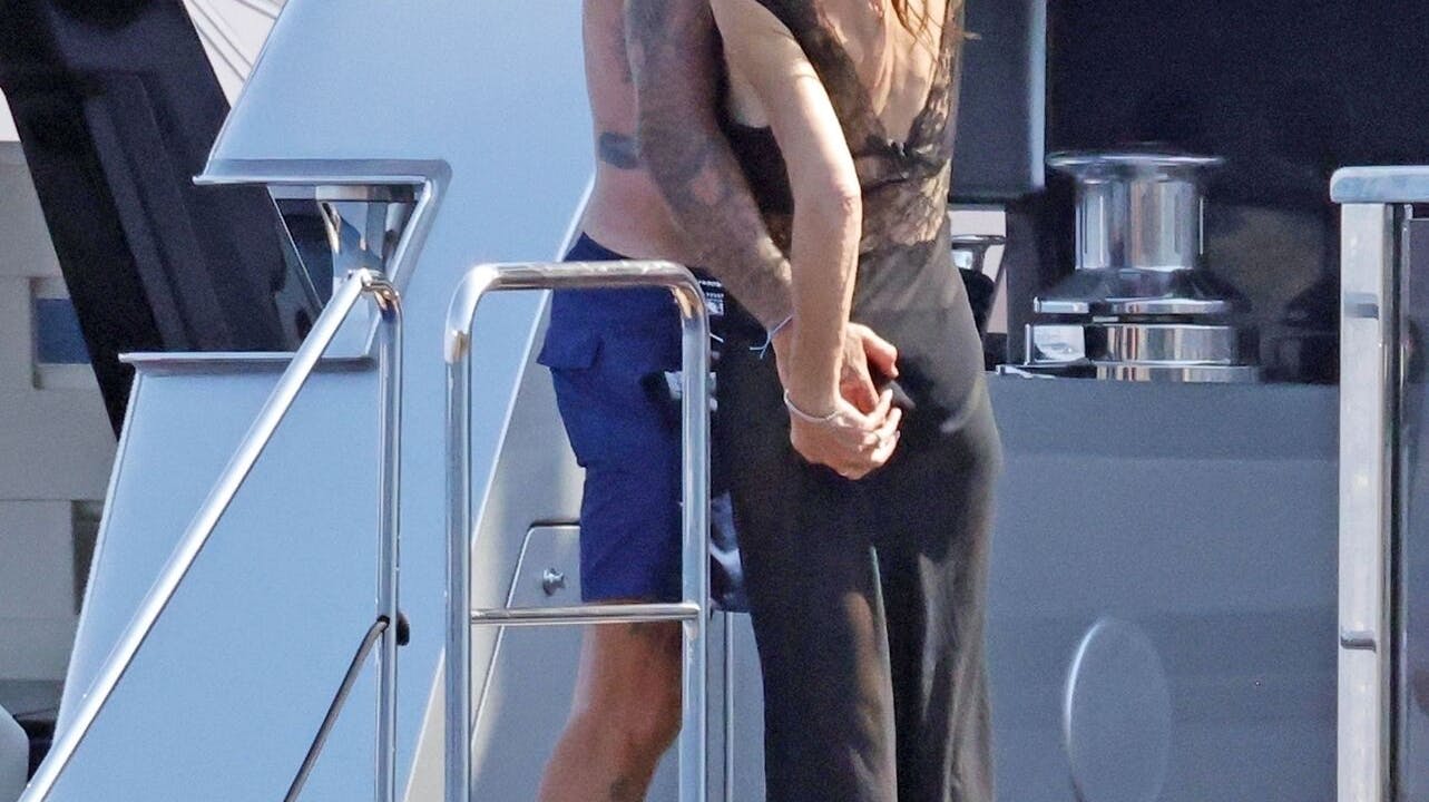 David Beckham får mærket godt efter på hustruens bagdel