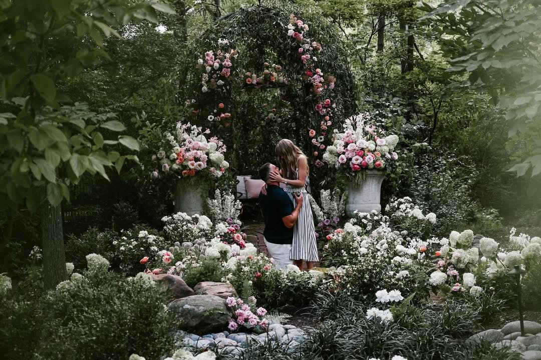 https://imgix.seoghoer.dk/2025-08-27/Your-English-teacher-and-your-gym-teacher-are-getting-married--.jpg
