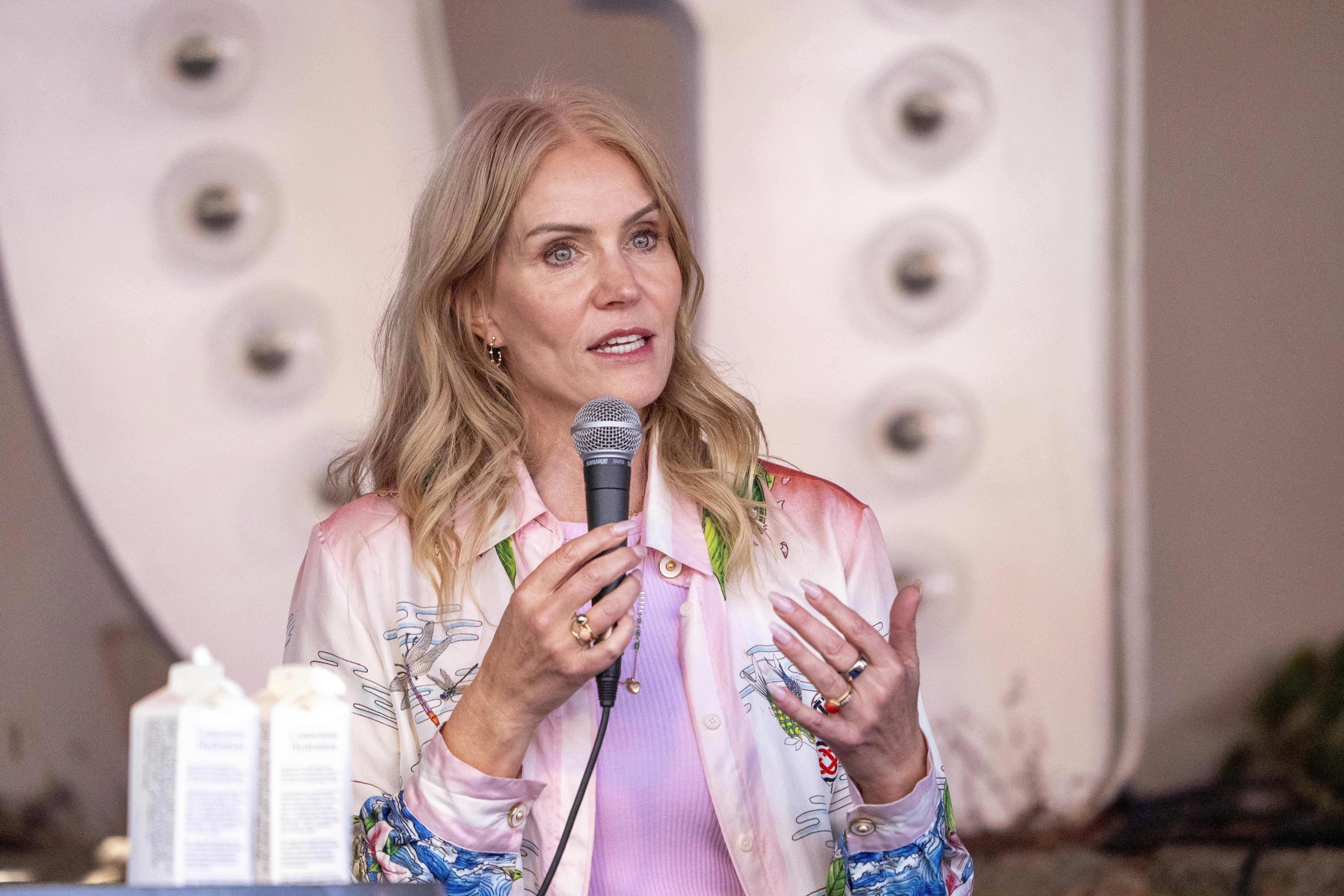 Helle Thorning-Schmidt er havnet i uvejr, efter hun delte et opslag om Brøndbys tidligere udebanetrøje.