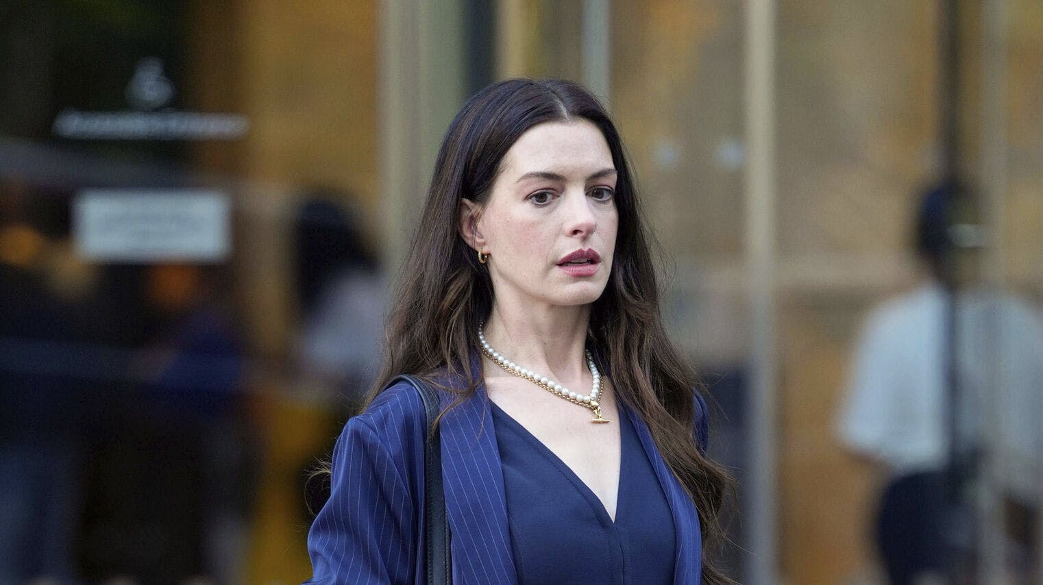 Anne Hathaway er lige nu i gang med optagelserne til den nye " The Devil Wears Prada 2".