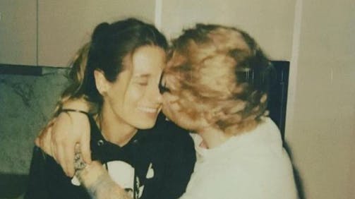 Ed Sheeran afslørede 20. januar 2018, at han var blevet forlovet ved at dele dette billede.