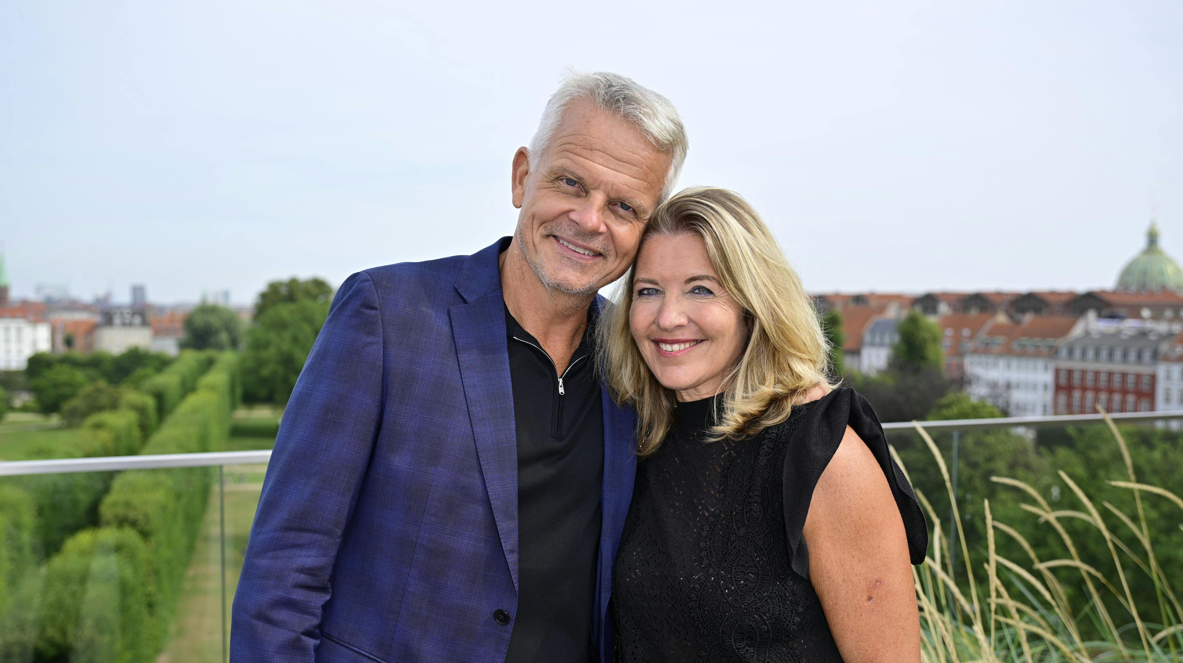 Jakob Kjeldbjerg giftede sig med engelske Christine for 27 år siden. Parret bor sammen i Frankrig.
