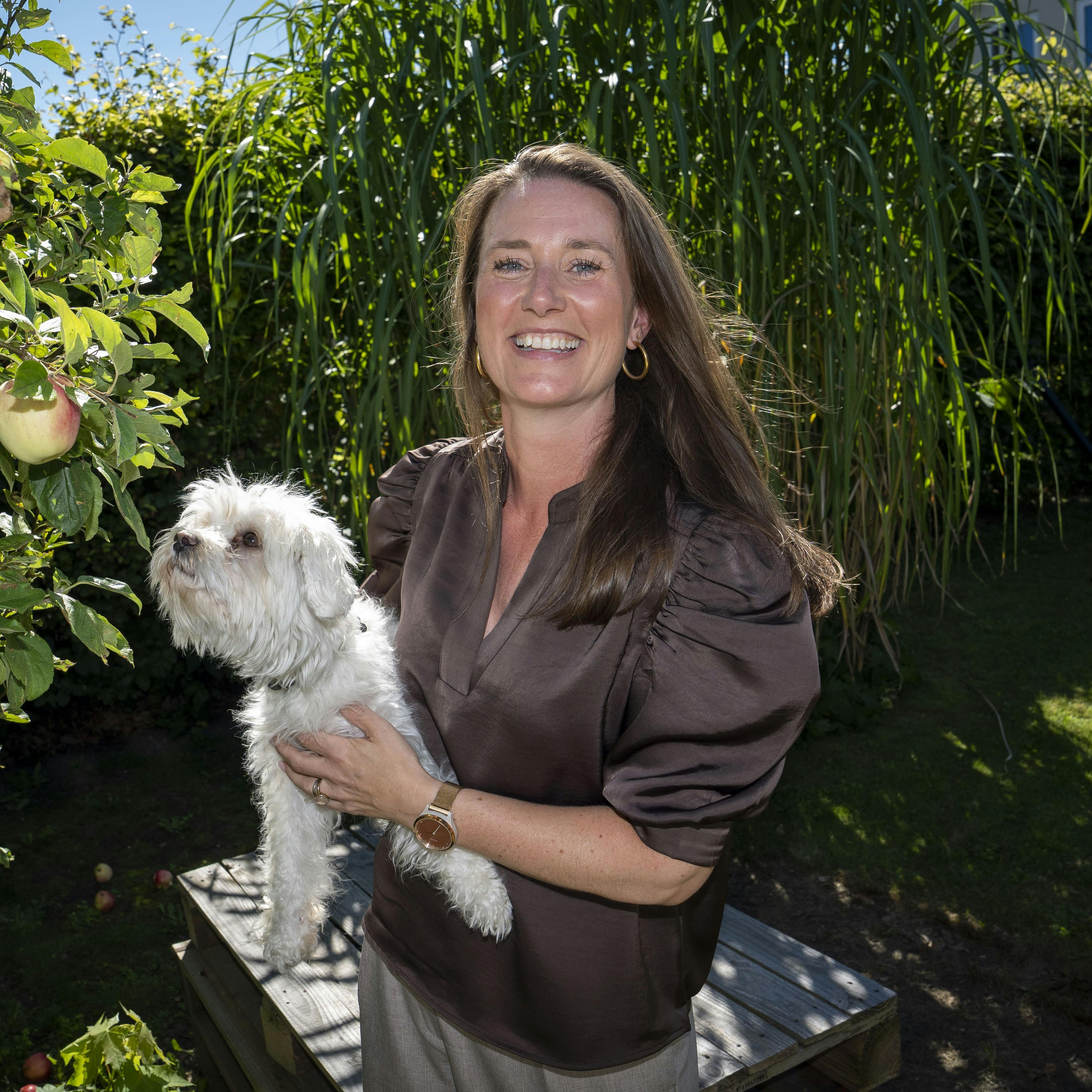 Mette Overmark, 43, bor i Roskilde med sine tre børn og hund, Hr. Nielsen.