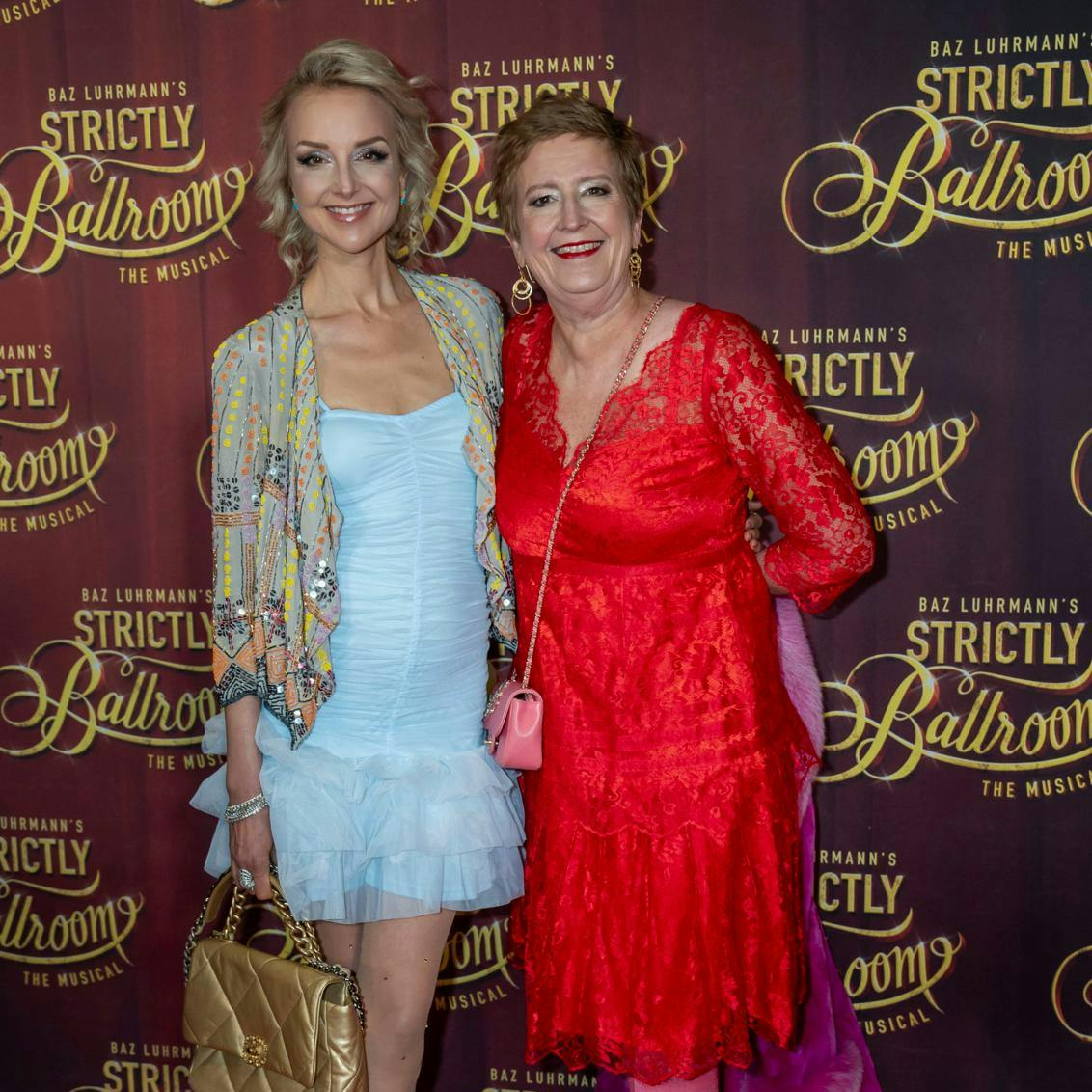 Vibeke Manniche fortsatte tilsyneladende med at få løn fra datterens smykkefirma, Jewlscph, efter hun fratrådte som ejer.