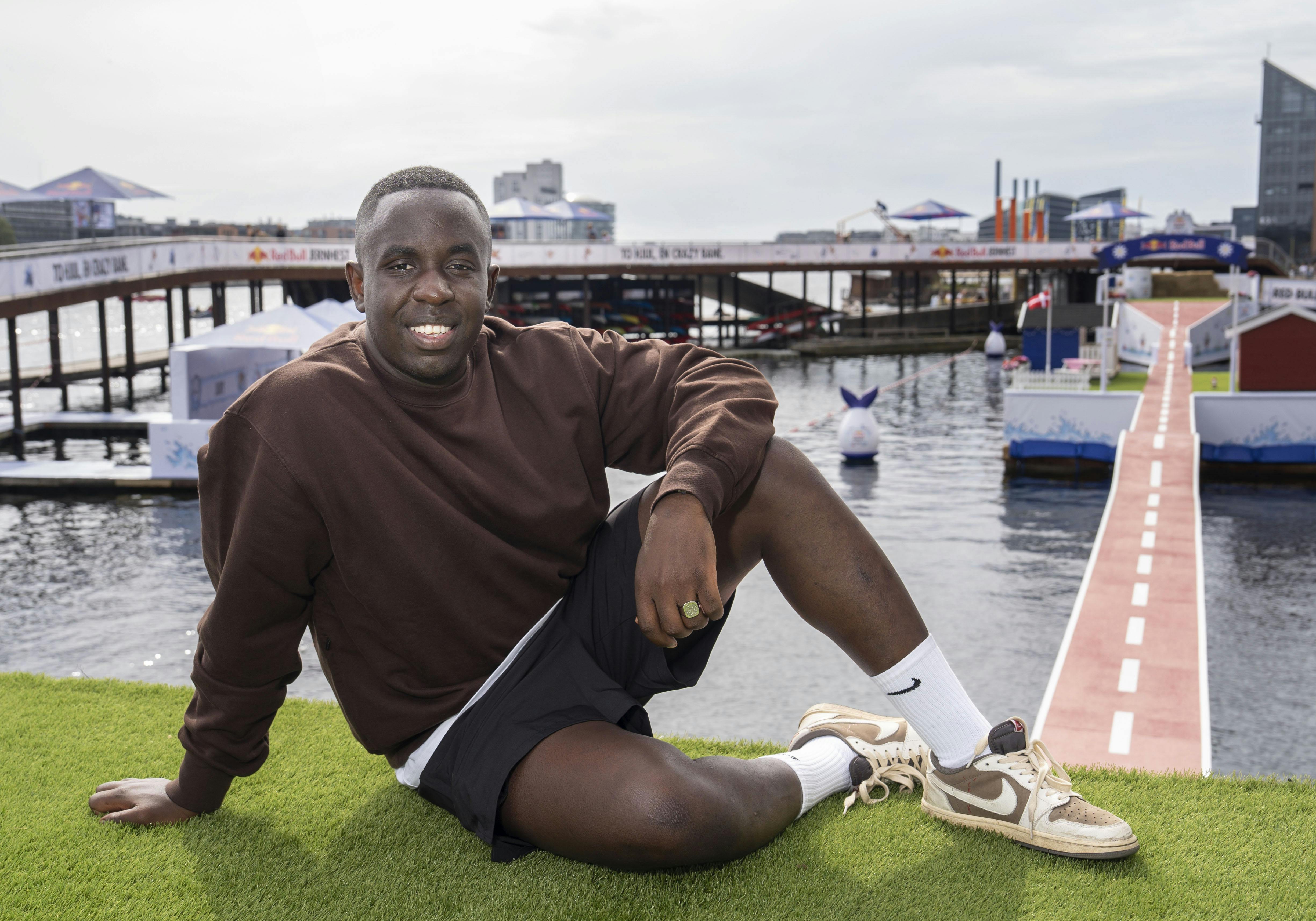 Melvin Kakooza er klar til at underholde, når 40 modige hold dyster i Red Bull Jernhest konkurrencen lørdag eftermiddag.&nbsp;