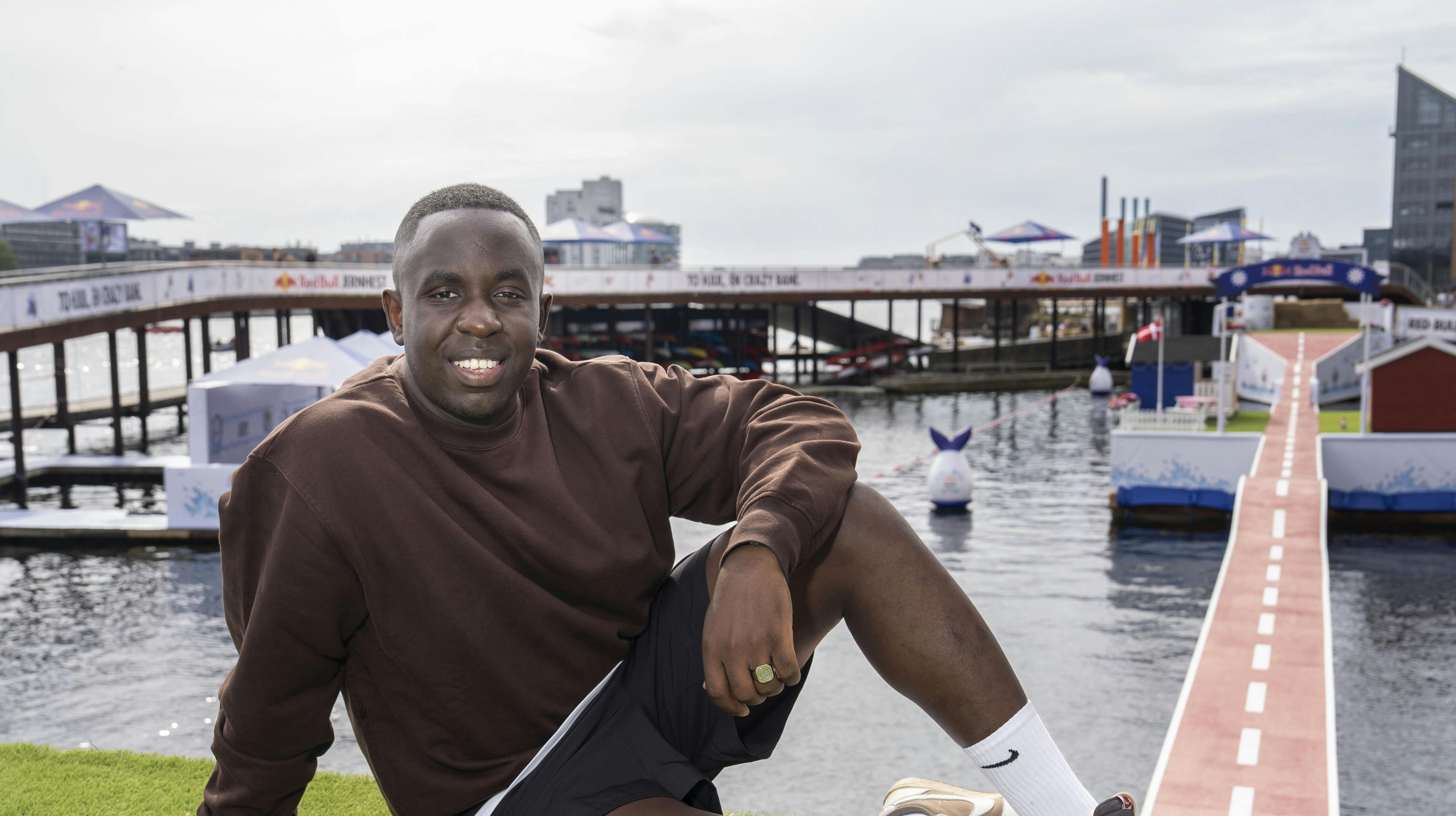 Melvin Kakooza er klar til at underholde, når 40 modige hold dyster i Red Bull Jernhest konkurrencen lørdag eftermiddag. 