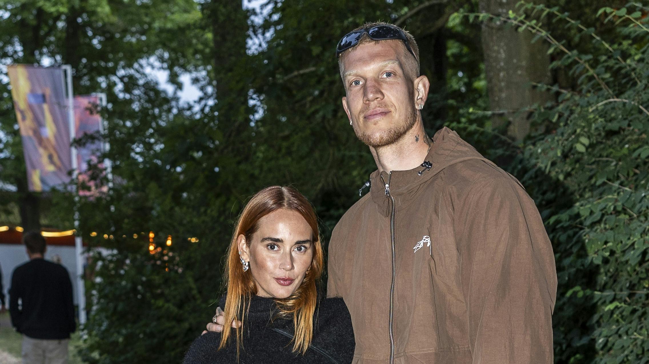 Der går ikke alt for lang tid, før Ida-Sophia Petersen og Simon Makienok skal være forældre. Nu har de købt huset, som baby skal vokse op i.