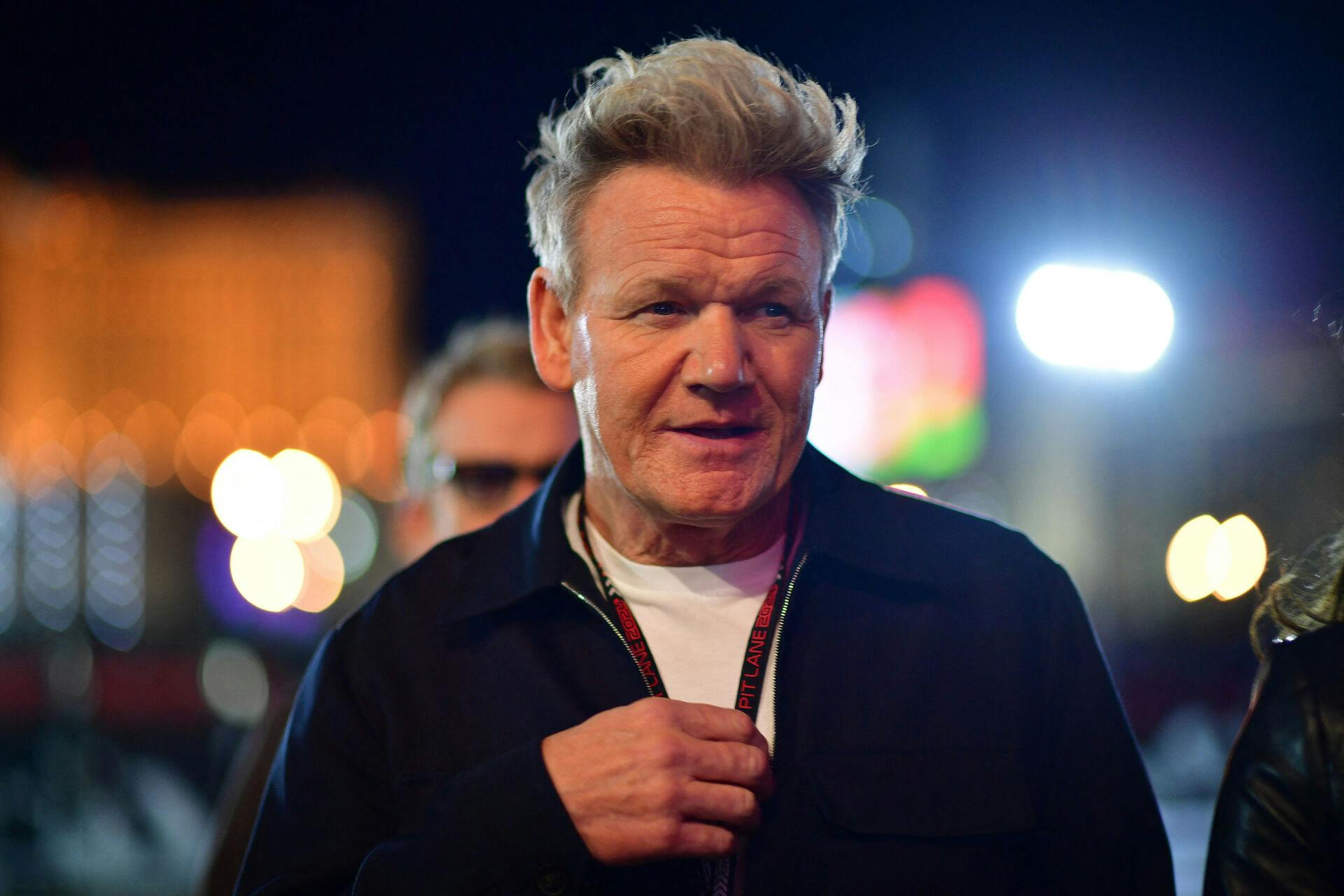 Gordon Ramsay fortæller på Instagram, at han er blevet opereret for hudkræft. Kendiskokken tager dog det hele med oprejst pande.