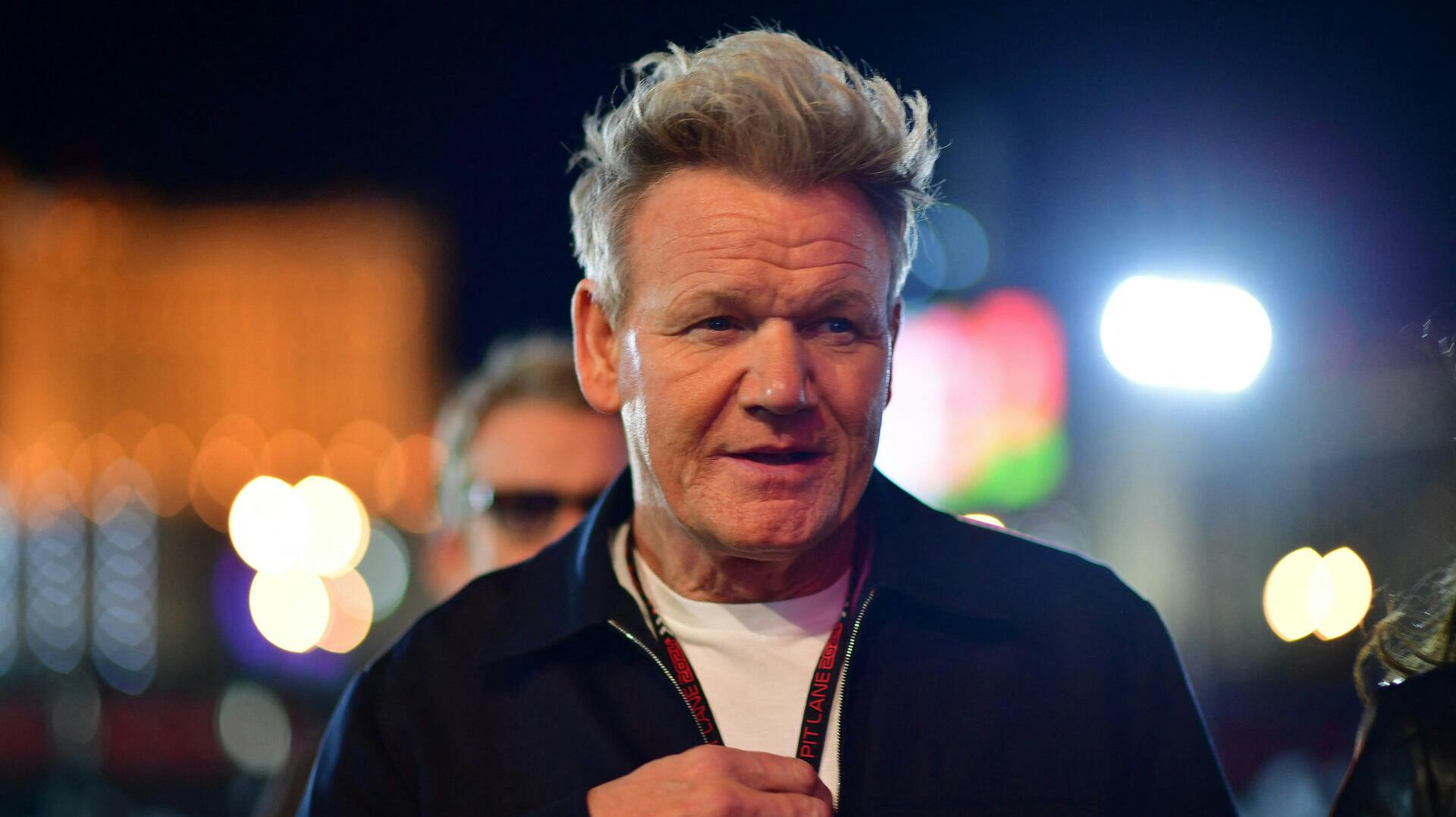 Gordon Ramsay fortæller på Instagram, at han er blevet opereret for hudkræft. Kendiskokken tager dog det hele med oprejst pande.