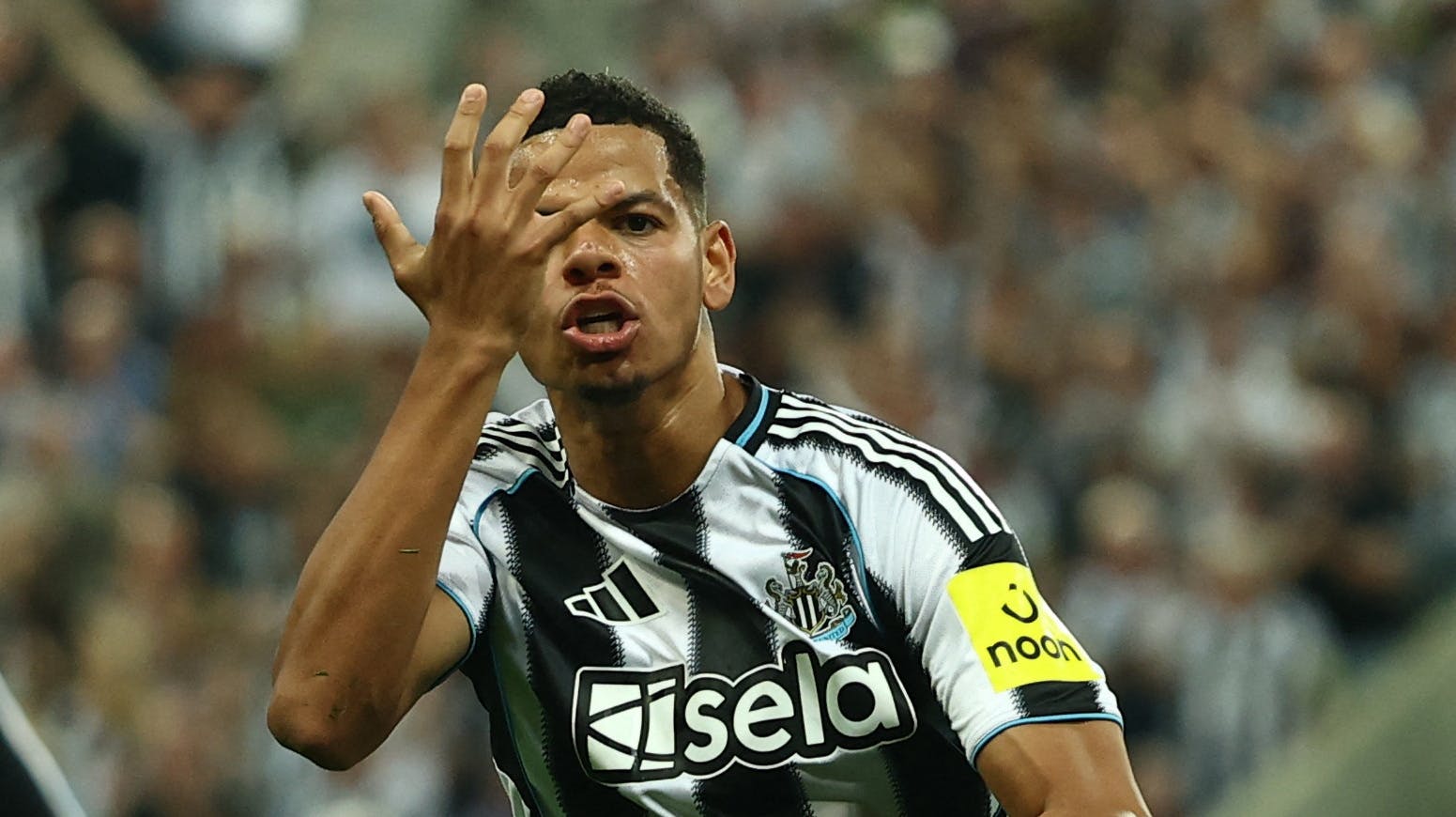 En skade til Victor Jensen betyder, at William Osula kan få debut på A-landsholdet. Brian Riemer har nemlig indkalt Newcastle-angriberen som Victor Jensens erstatning.