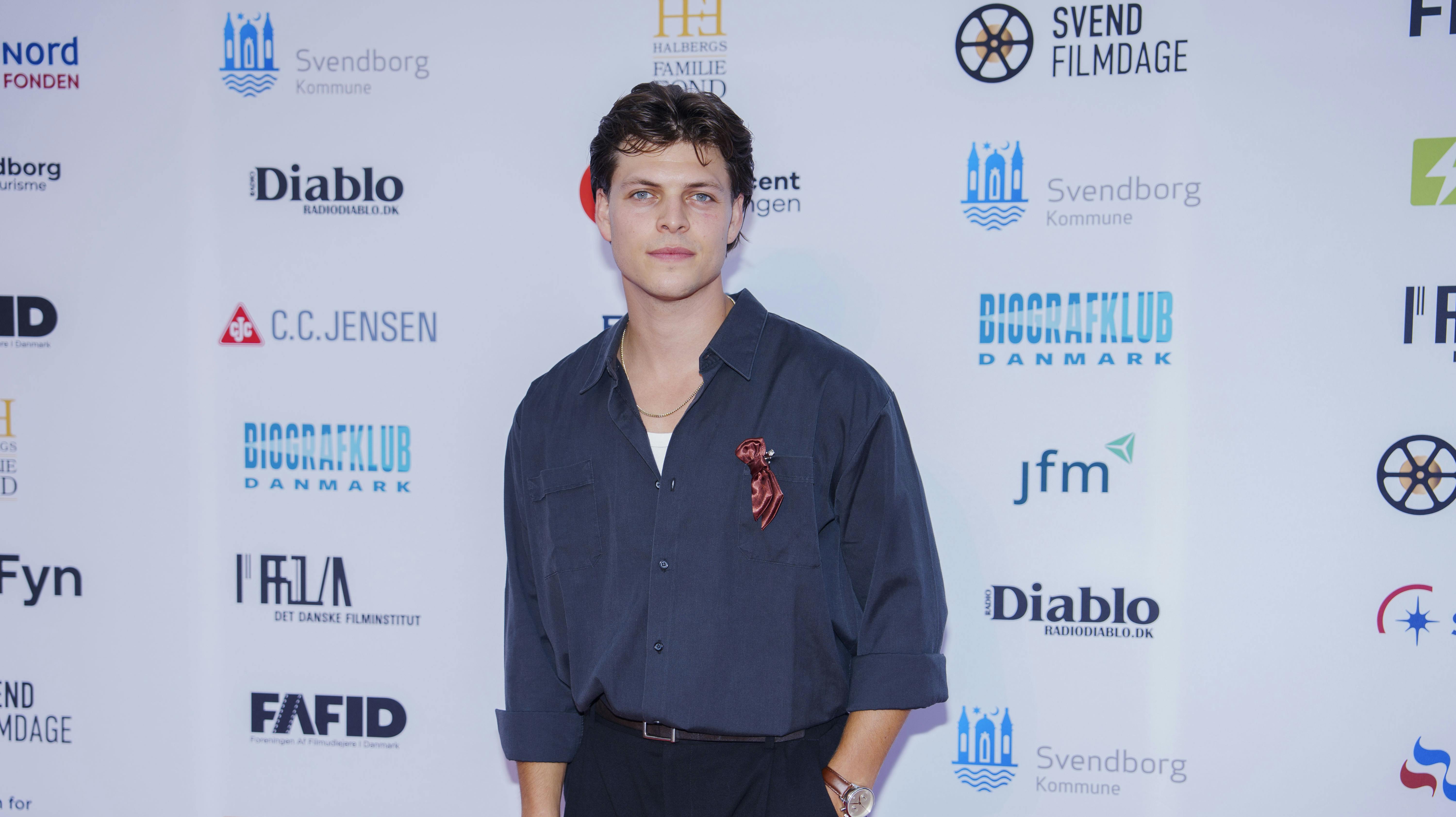 Alex Høgh Andersen har det heldigvis godt i dag, og han hjælper derfor med glæde andre, der har det svært.
