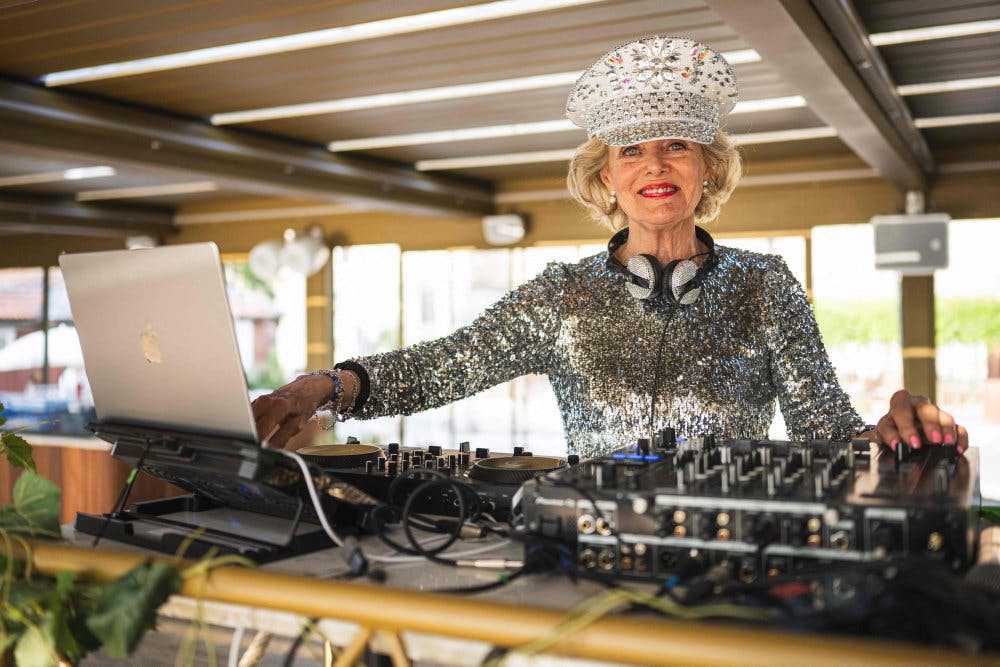 DJ Gloria spillede for nylig på klubben Josefina i Stockholm, og flere gæster i 60'erne fortæller om en fremragende fest. - Foto: Jonathan Nackstrand/Ritzau Scanpix&nbsp;