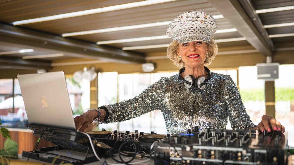DJ Gloria spillede for nylig på klubben Josefina i Stockholm, og flere gæster i 60'erne fortæller om en fremragende fest. - Foto: Jonathan Nackstrand/Ritzau Scanpix 