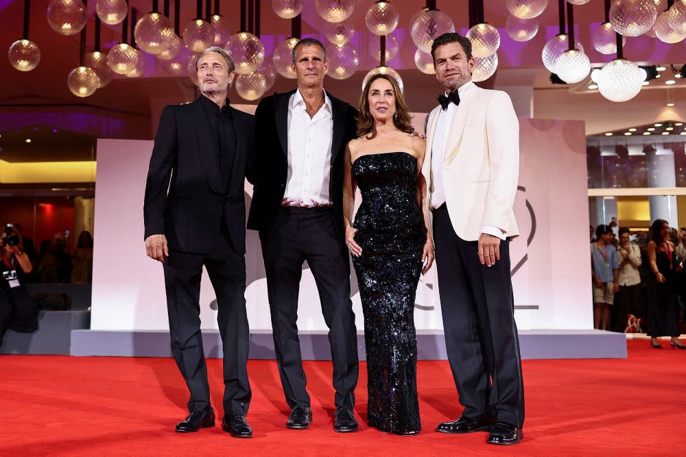 "Den Sidste Viking" blev vist på den prestigefylde filmfestival i Venedig lørdag. Her ses instruktøren Anders Thomas Jensen og skuespillerne Mads Mikkelsen, Sofie Gråbøl og Nikolaj Lie Kass på den røde løber.&nbsp;&nbsp;